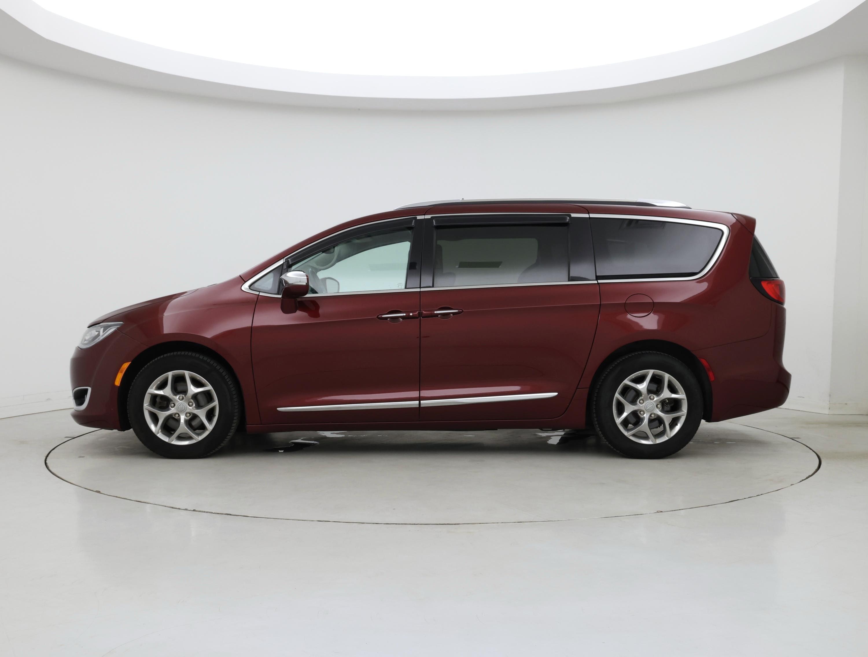 Thumbnail: 2019 Chrysler Pacifica - 3