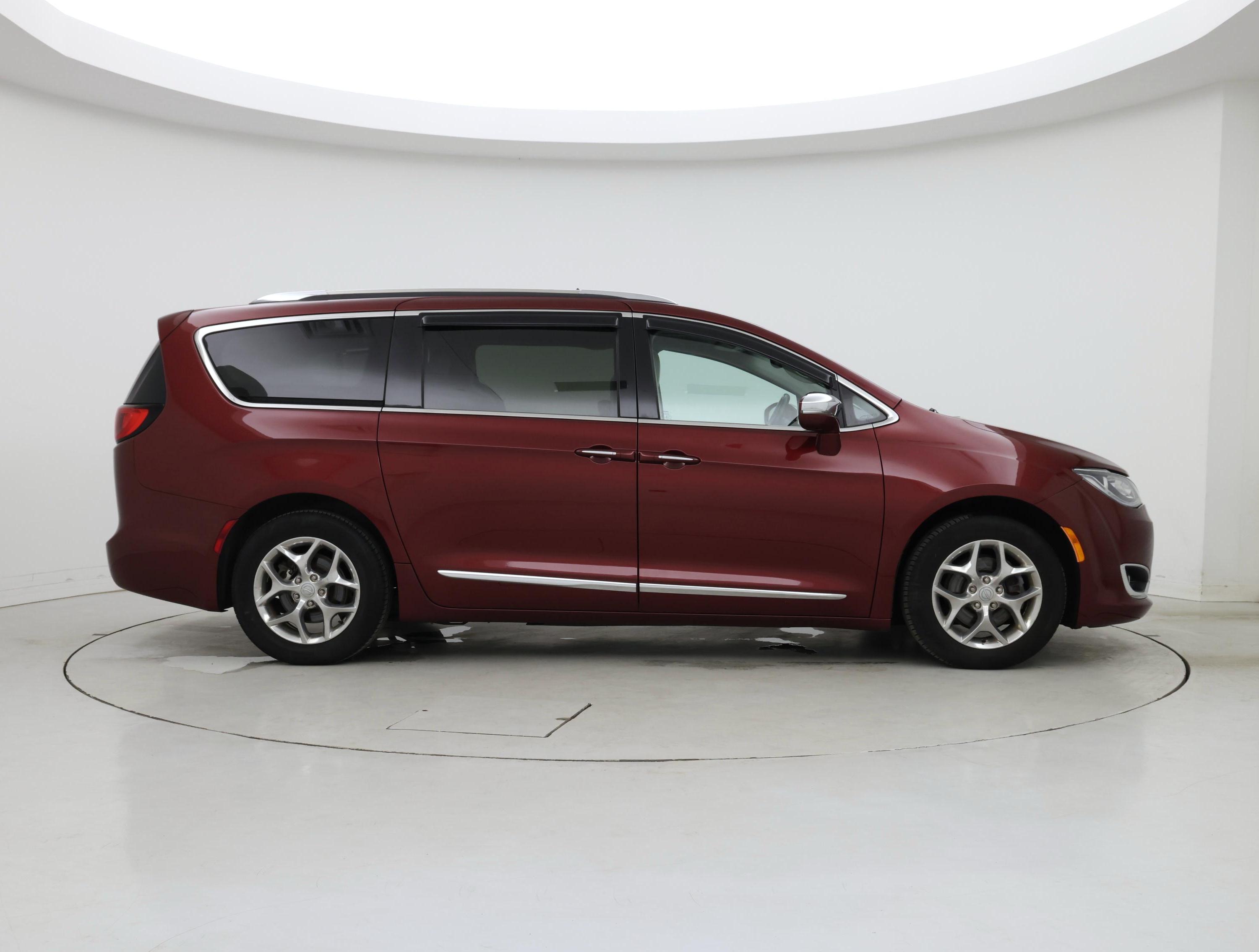 Thumbnail: 2019 Chrysler Pacifica - 7