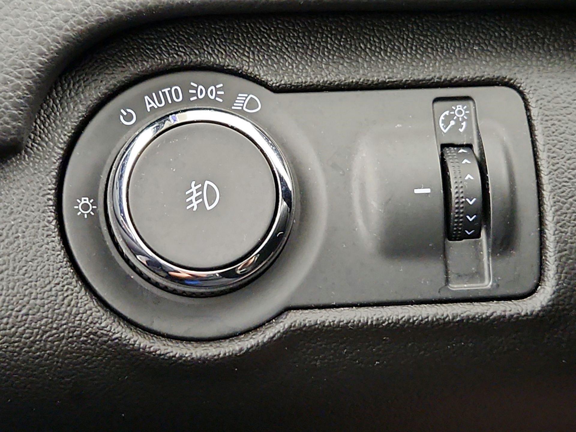 Thumbnail: 2015 Buick Regal - 13
