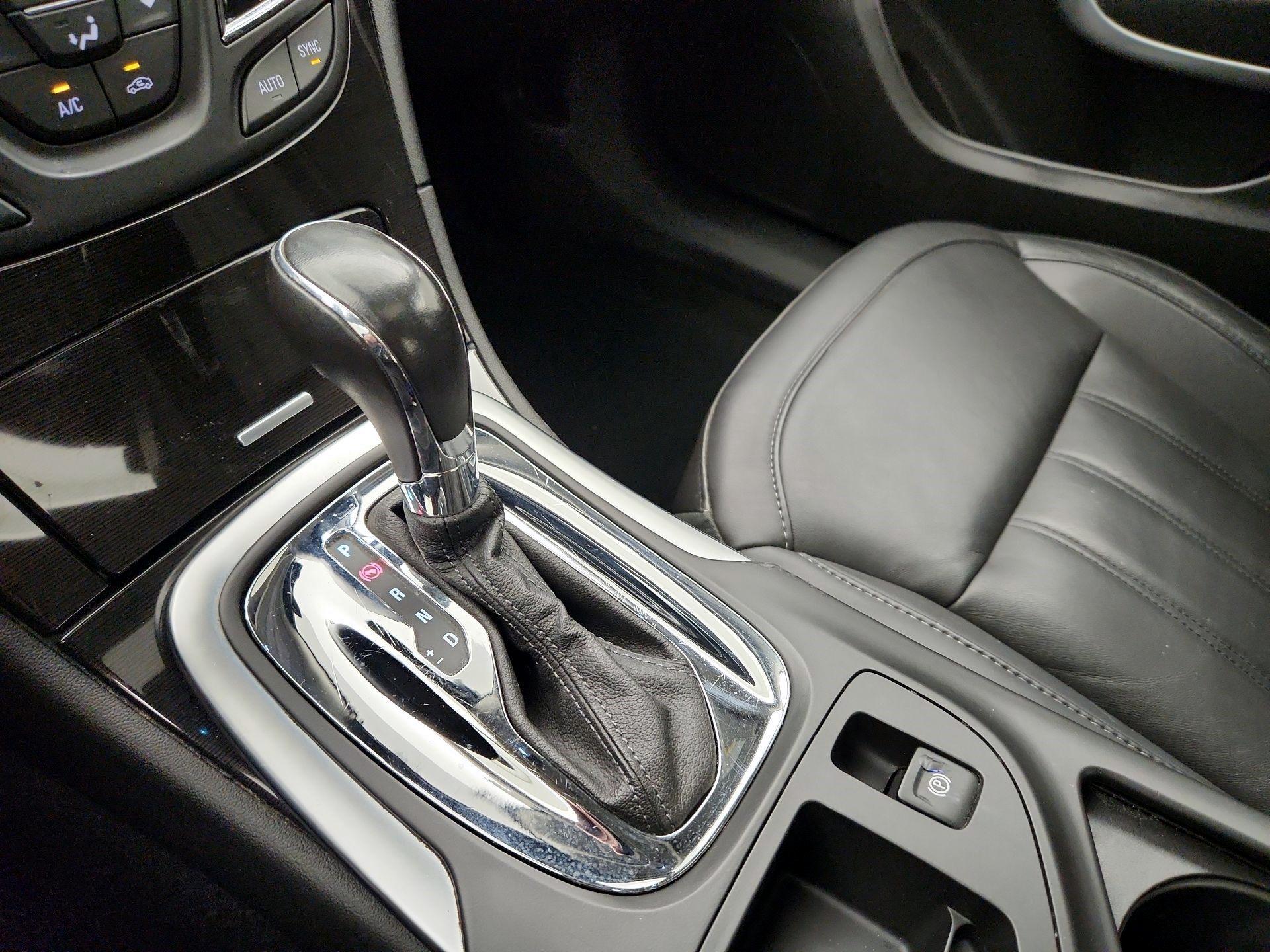Thumbnail: 2015 Buick Regal - 17
