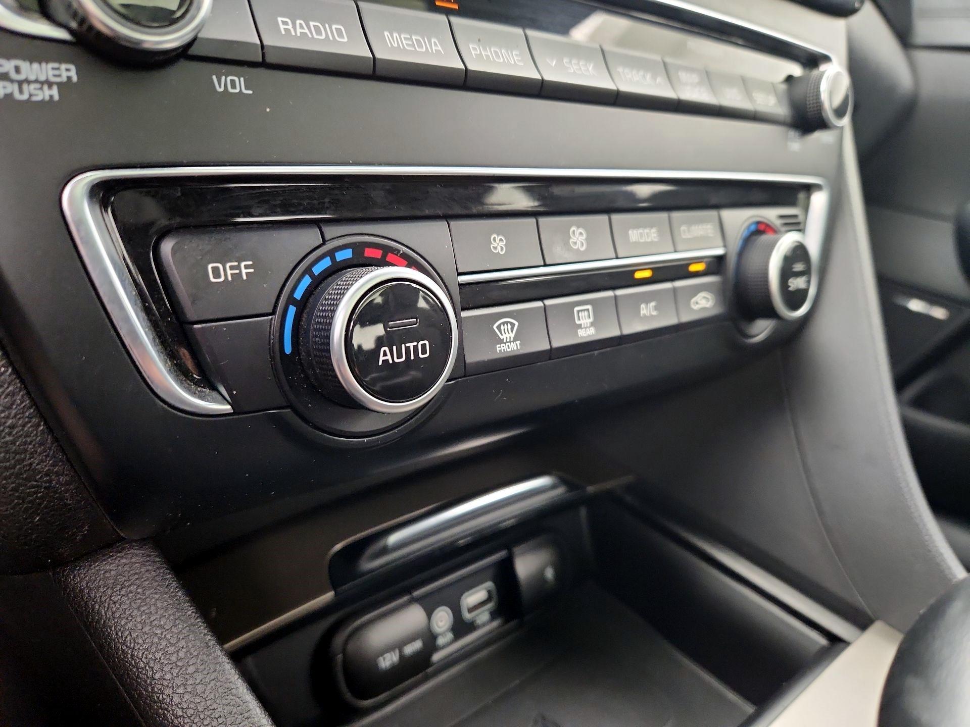 Thumbnail: 2016 Kia Optima - 17