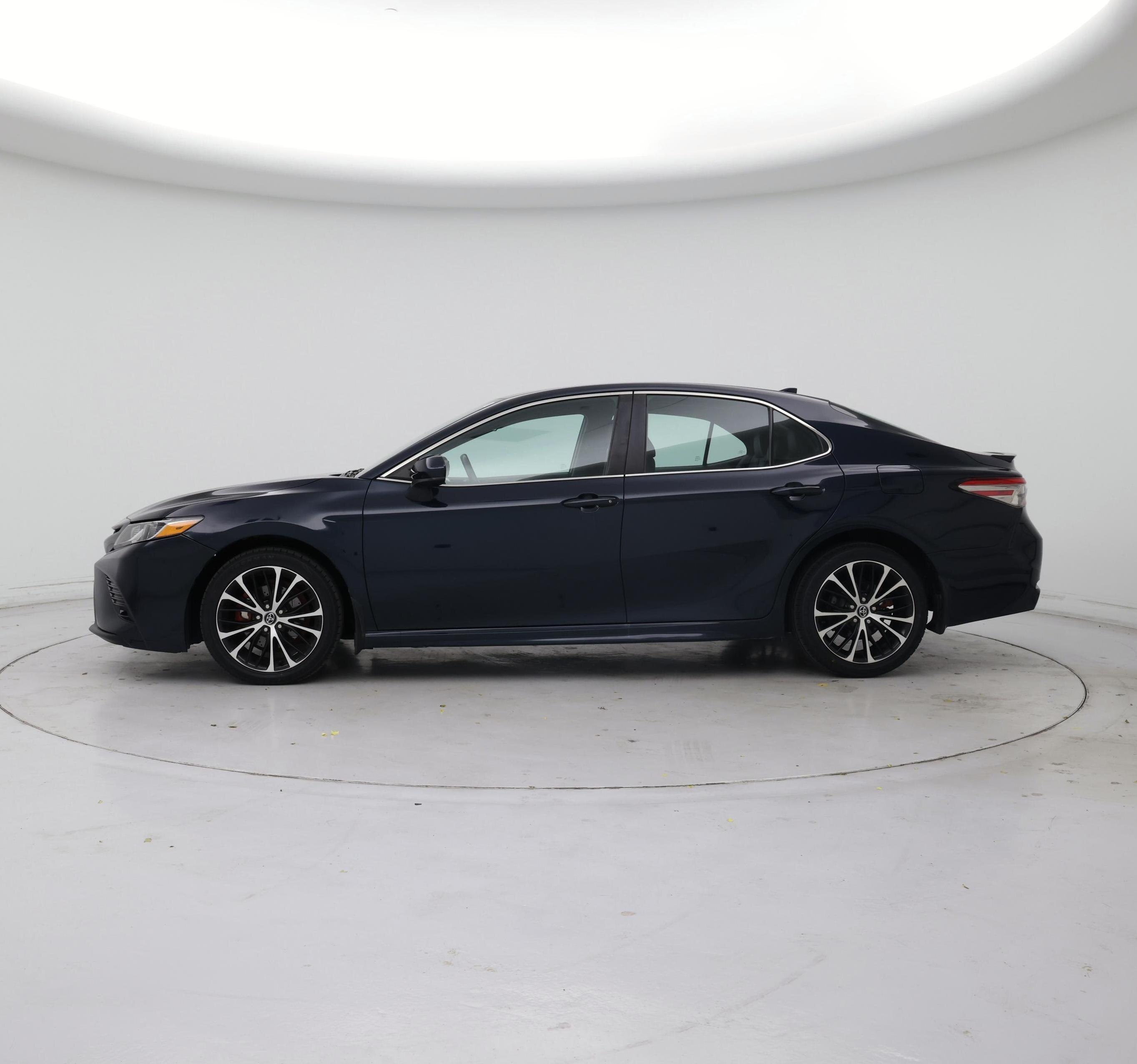 Thumbnail: 2019 Toyota Camry - 3