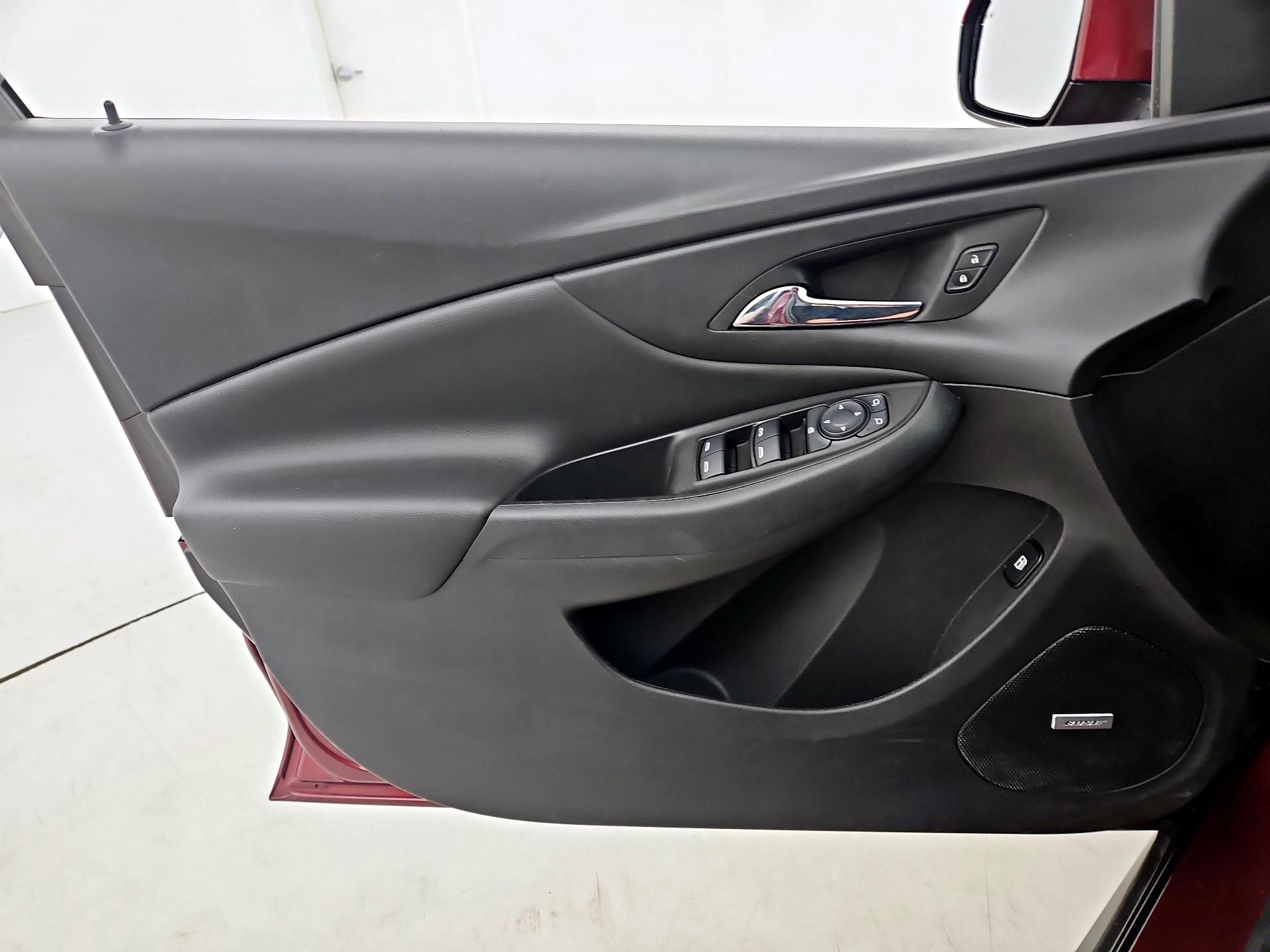 Thumbnail: 2017 Chevrolet Volt - 12