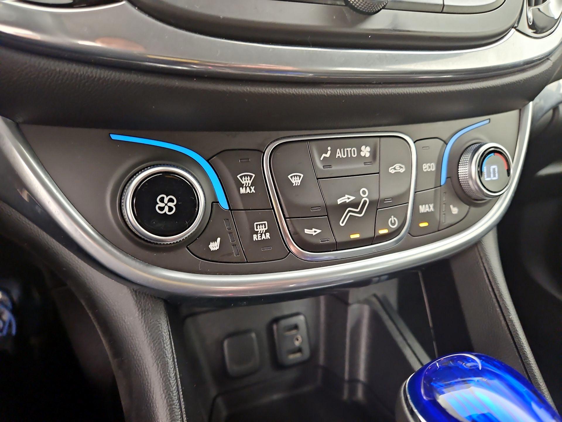 Thumbnail: 2017 Chevrolet Volt - 17