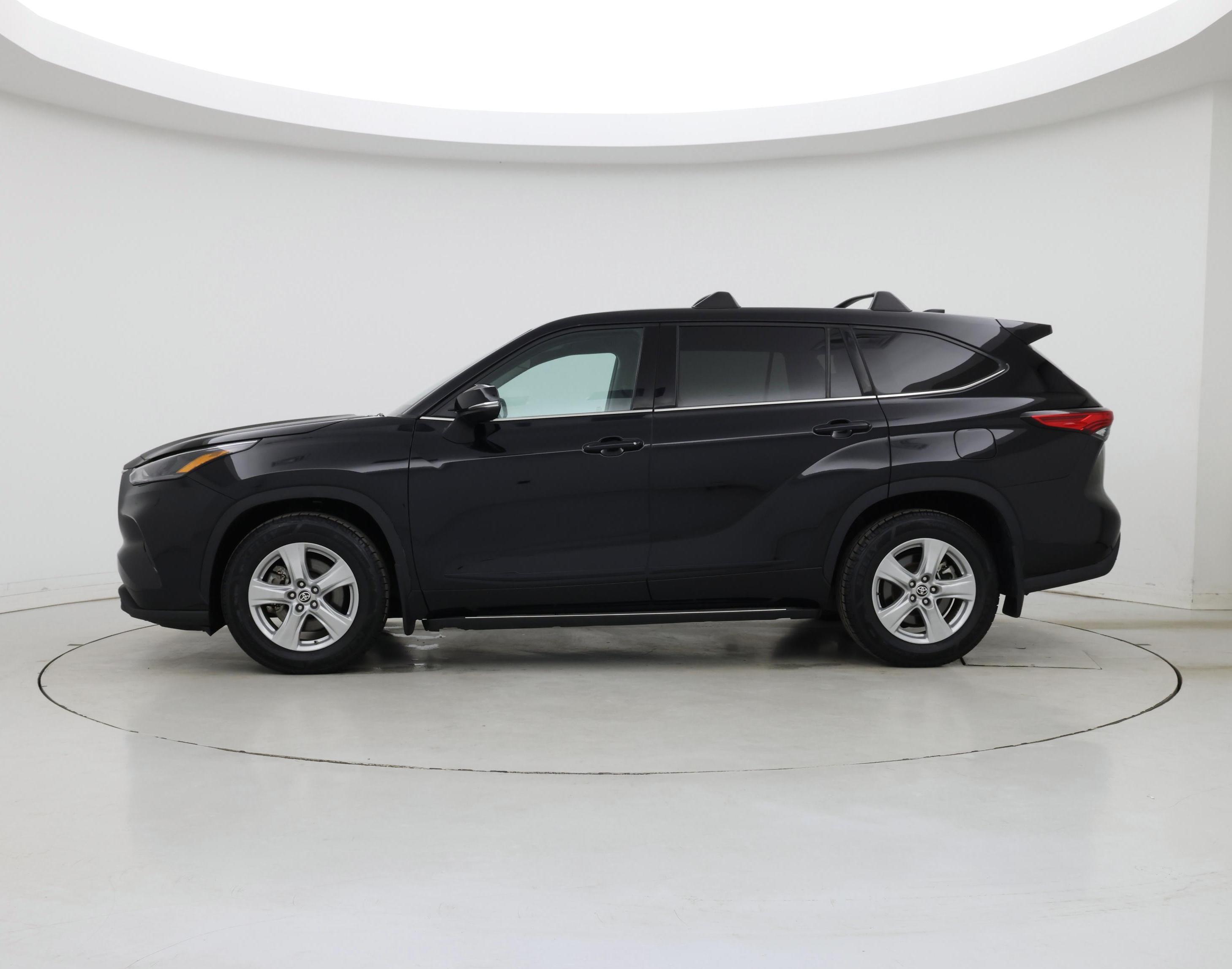Thumbnail: 2022 Toyota Highlander - 3