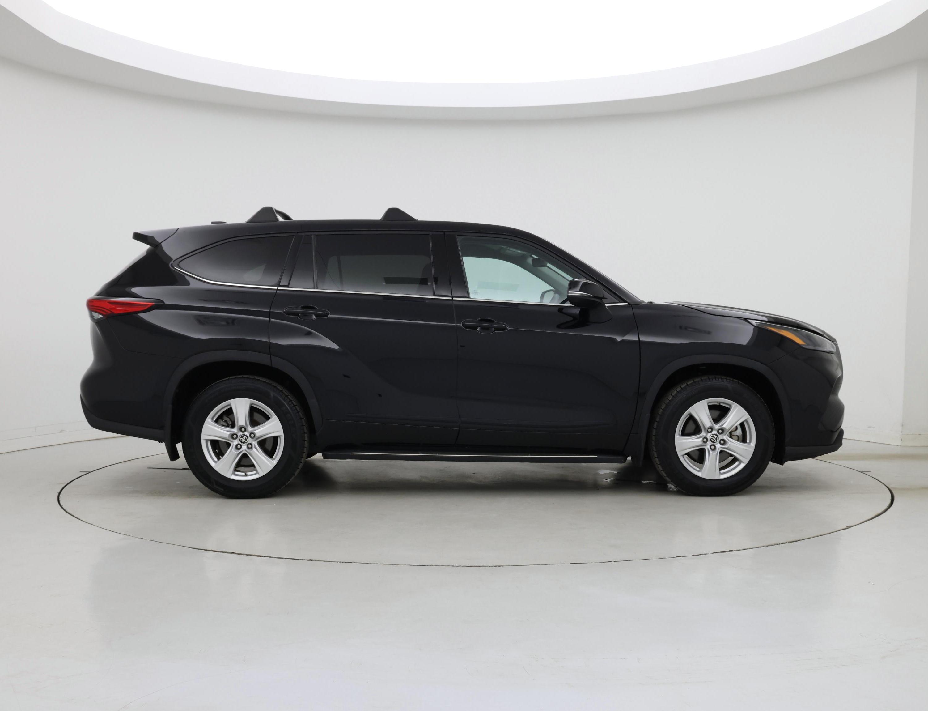 Thumbnail: 2022 Toyota Highlander - 7