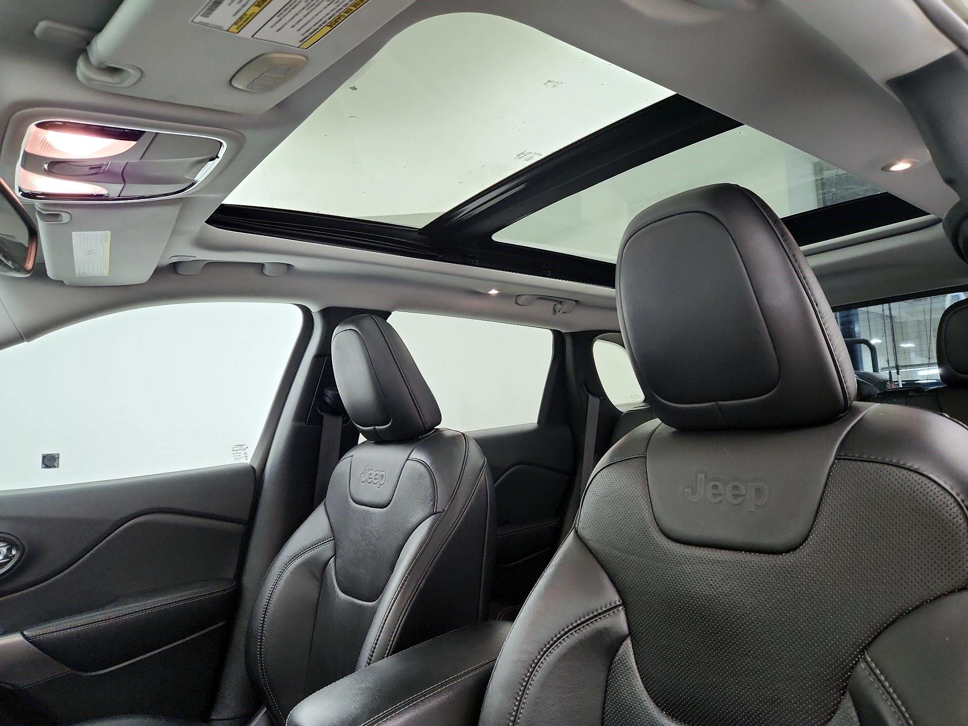 Thumbnail: 2021 Jeep Cherokee - 20