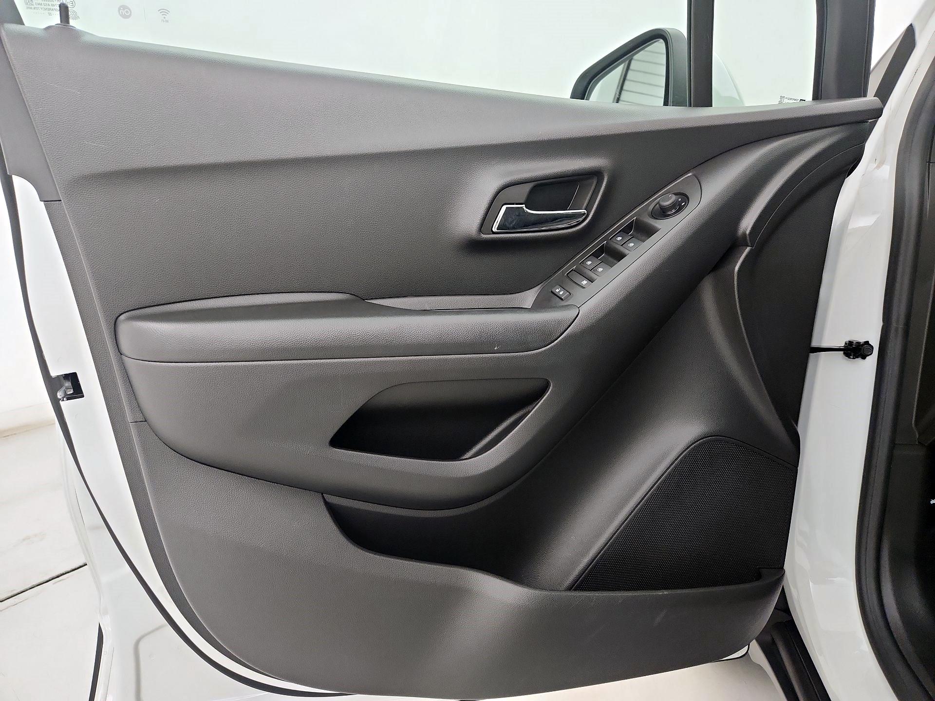 Thumbnail: 2022 Chevrolet Trax - 12