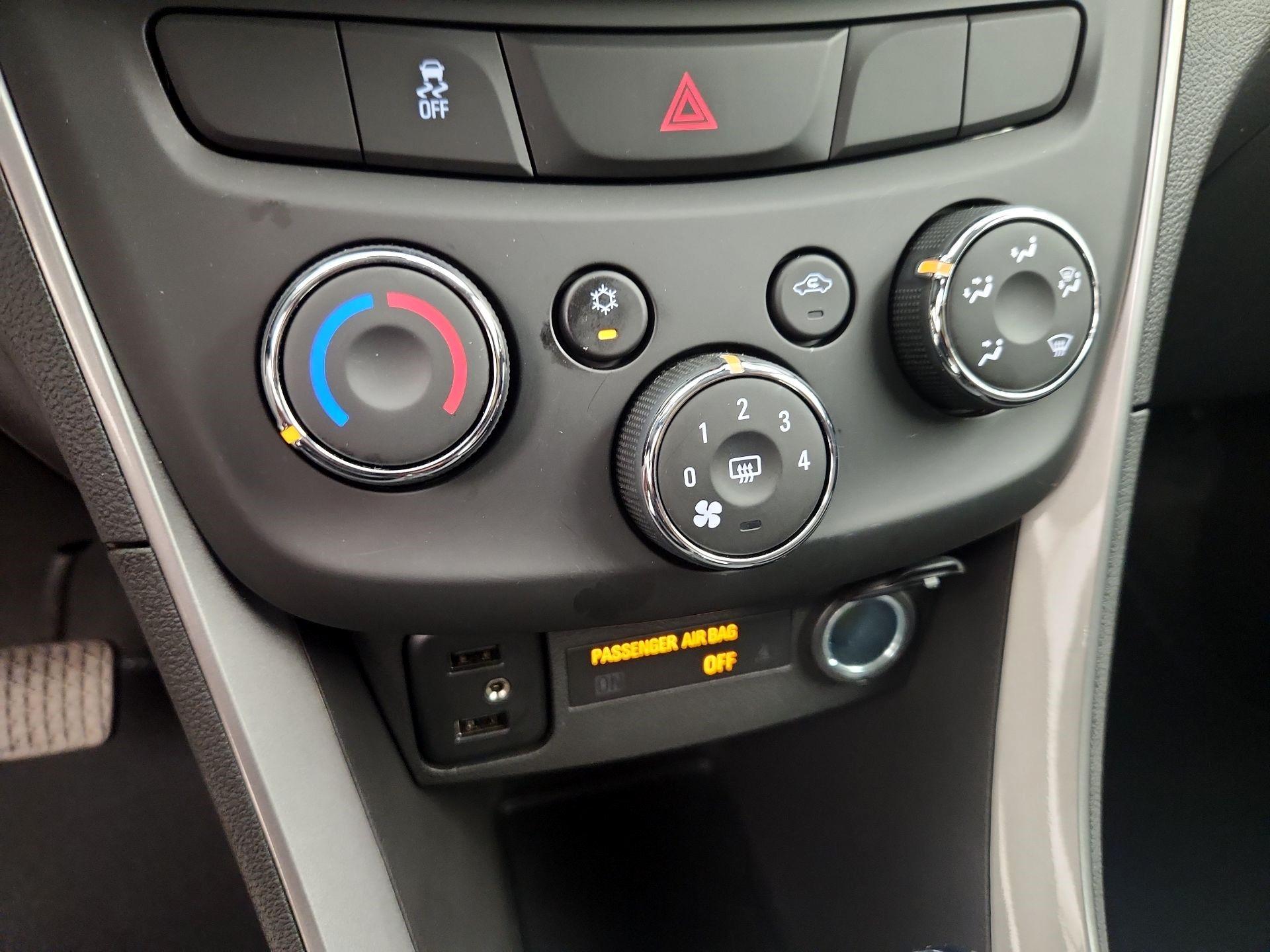 Thumbnail: 2022 Chevrolet Trax - 16