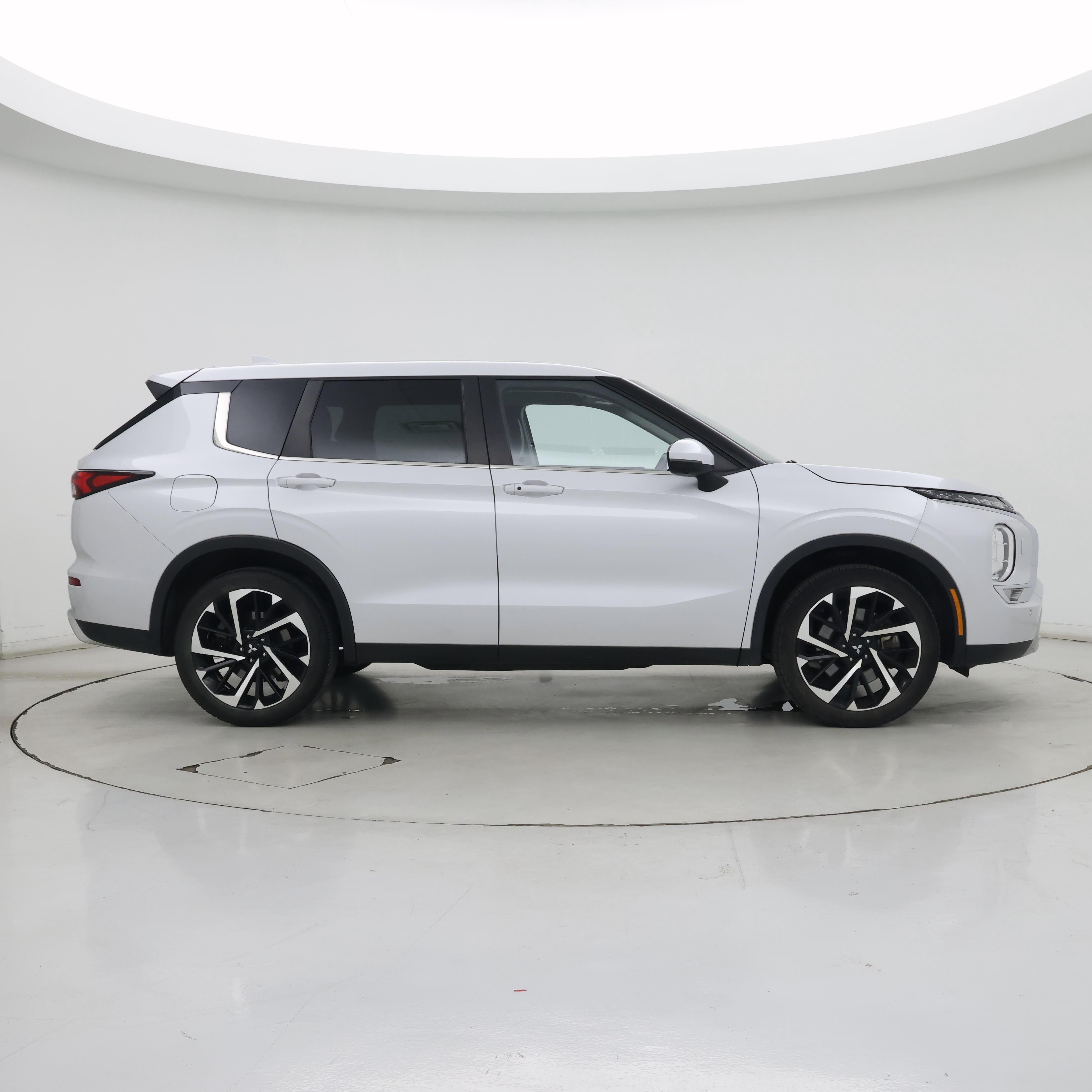 Thumbnail: 2022 Mitsubishi Outlander - 7