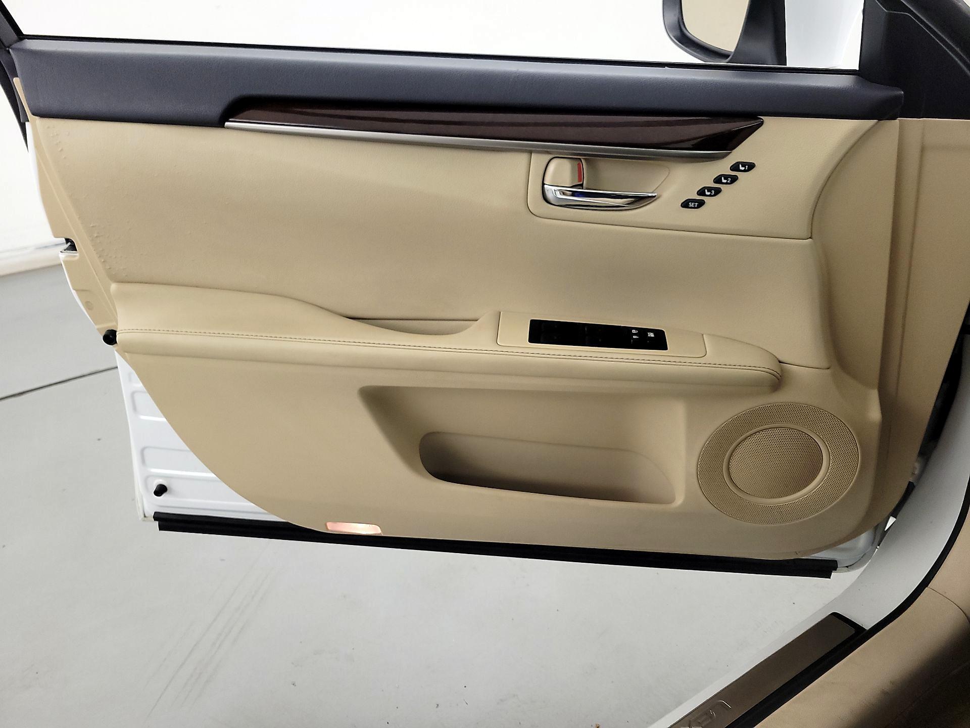 Thumbnail: 2014 Lexus ES - 12
