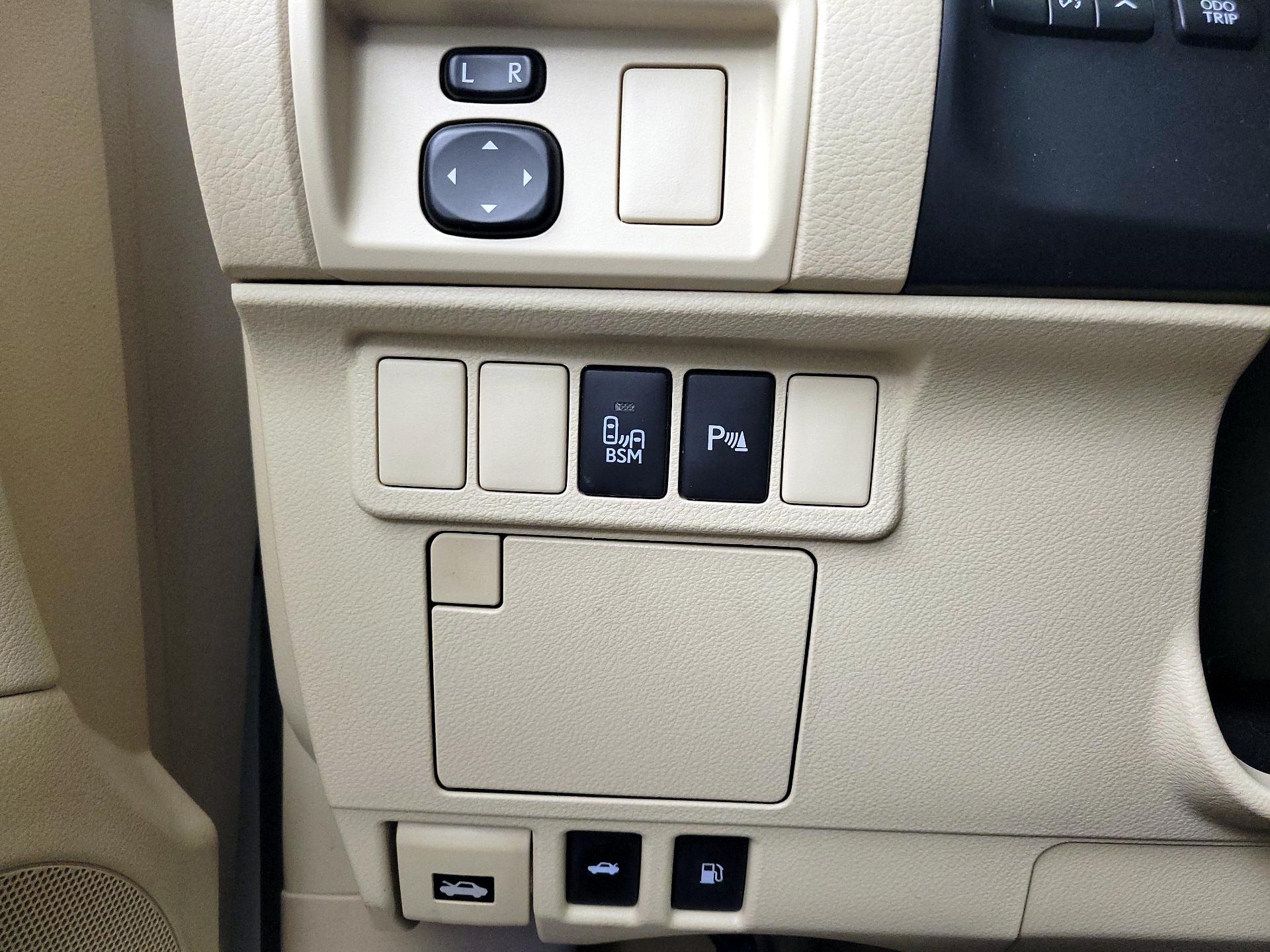 Thumbnail: 2014 Lexus ES - 13