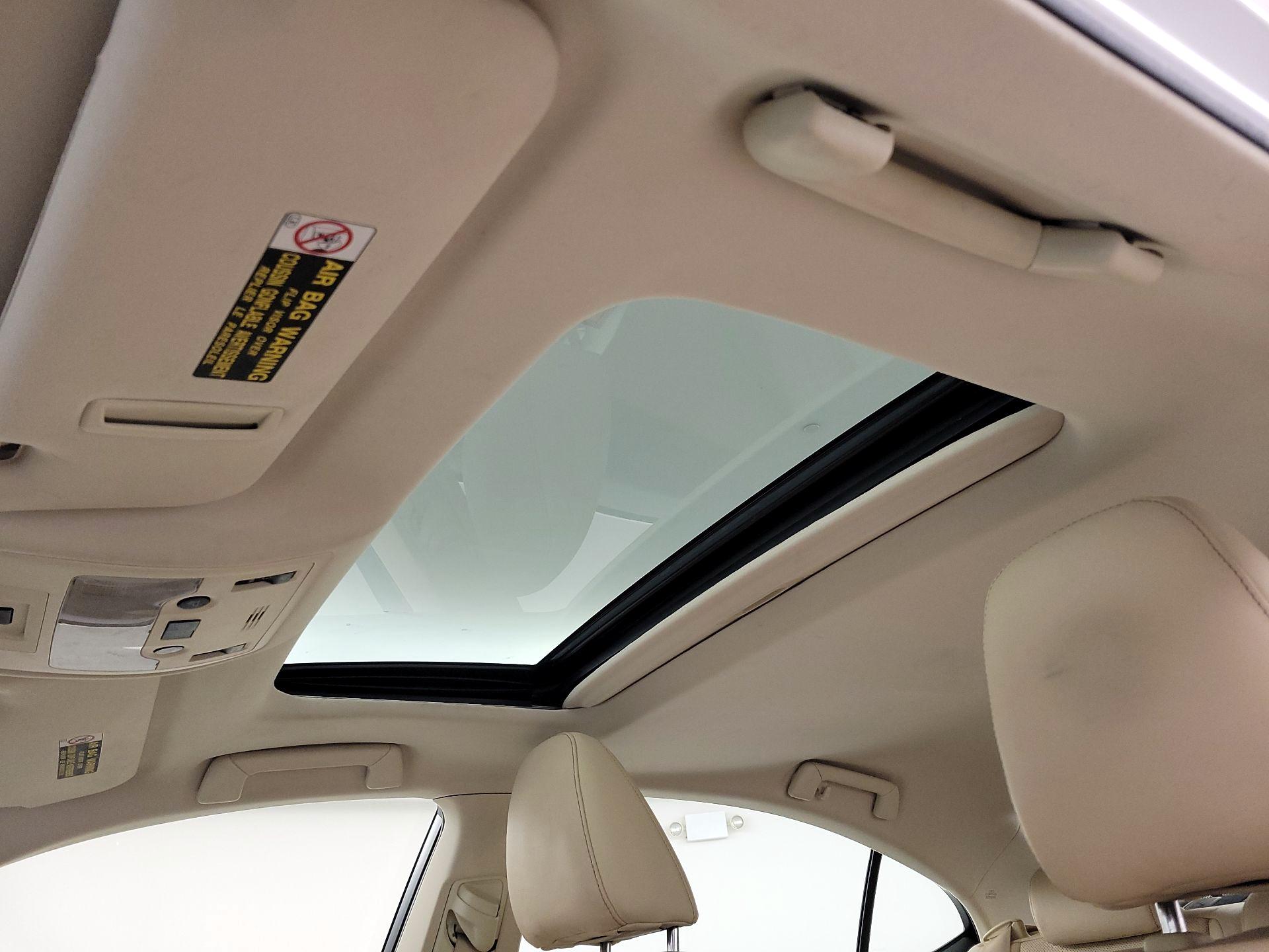 Thumbnail: 2014 Lexus ES - 18