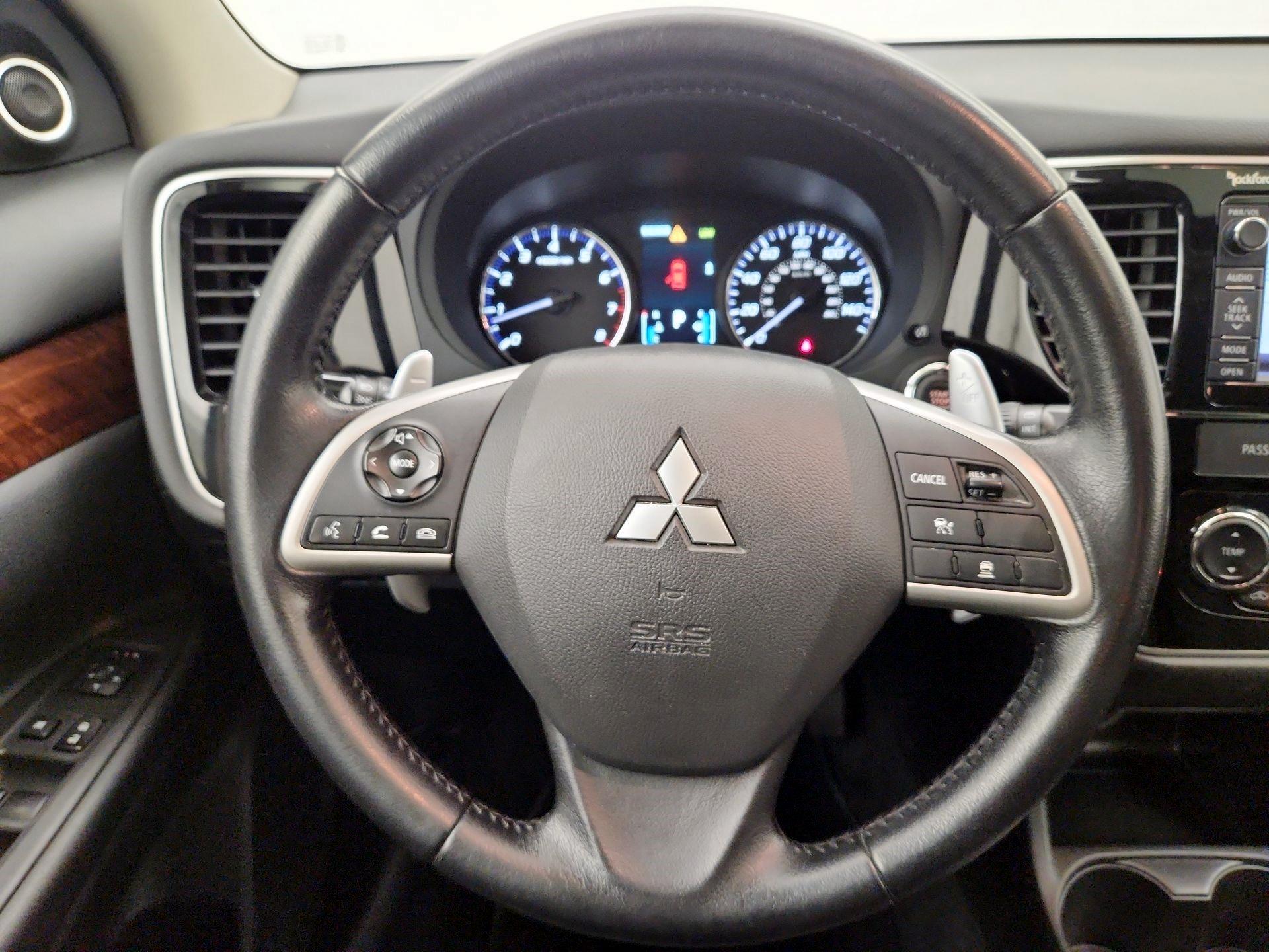 Thumbnail: 2014 Mitsubishi Outlander - 10