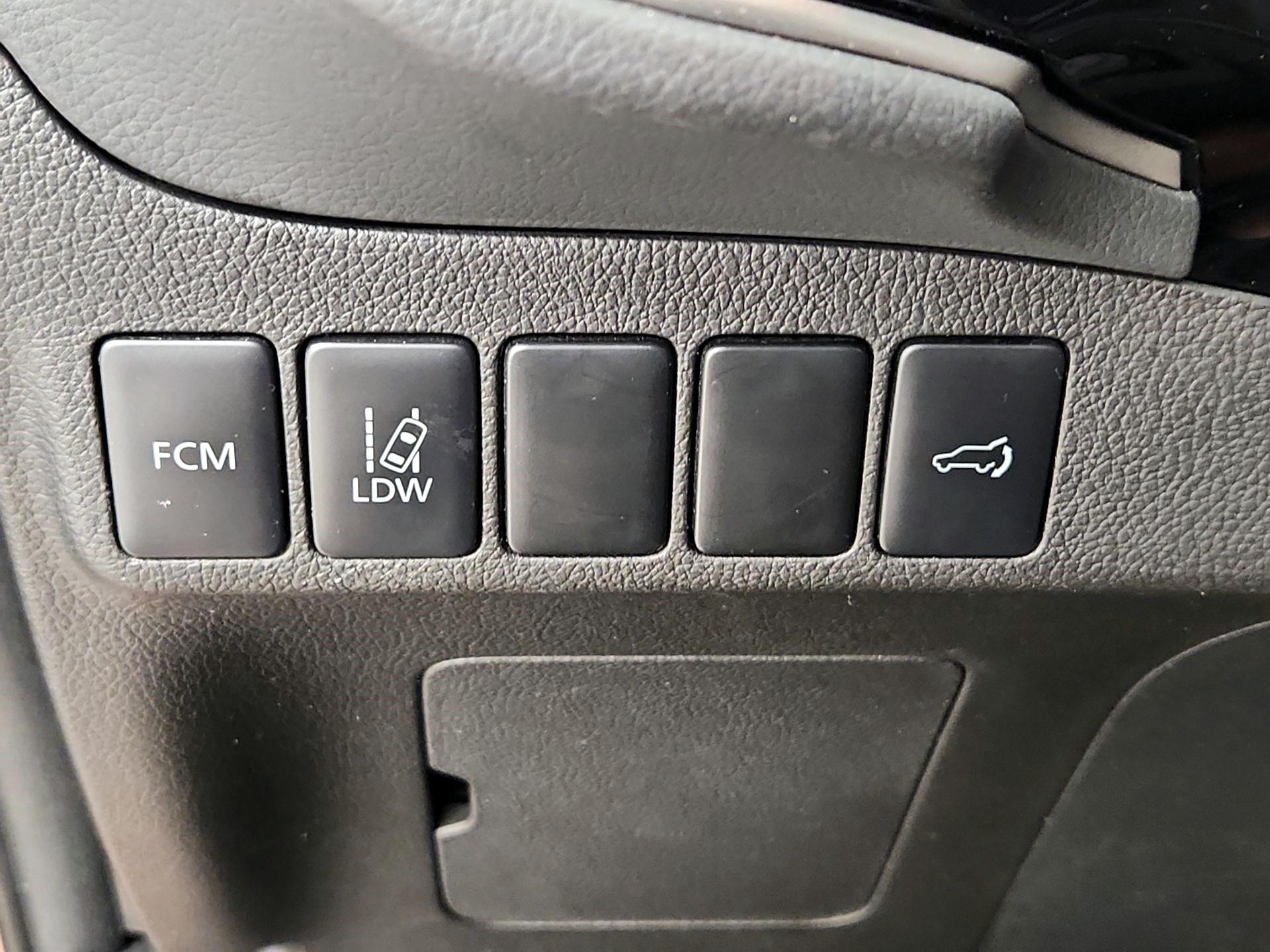 Thumbnail: 2014 Mitsubishi Outlander - 13