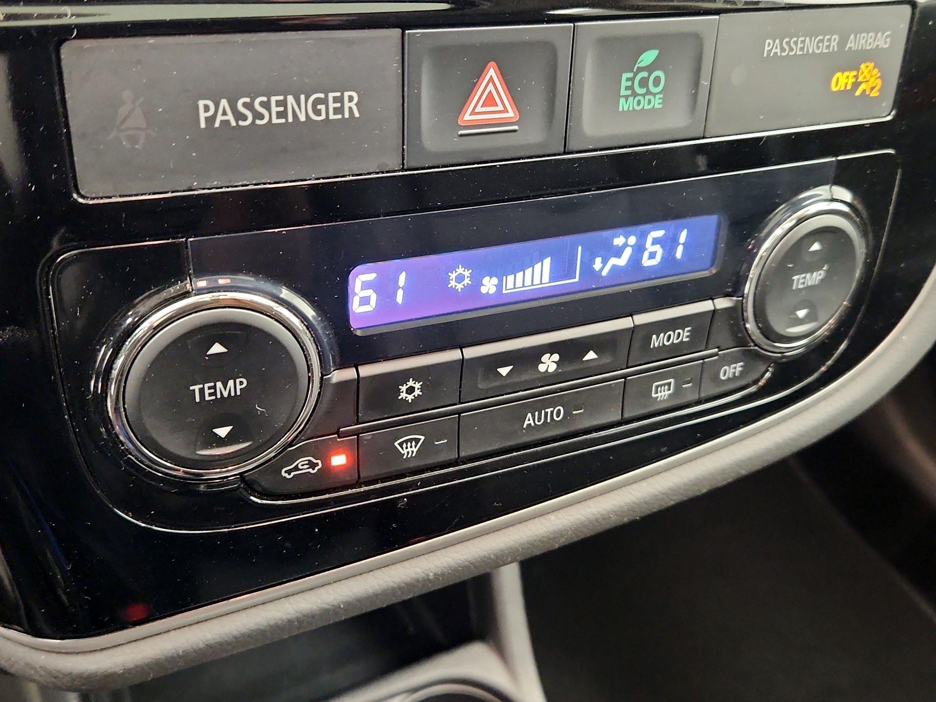 Thumbnail: 2014 Mitsubishi Outlander - 17