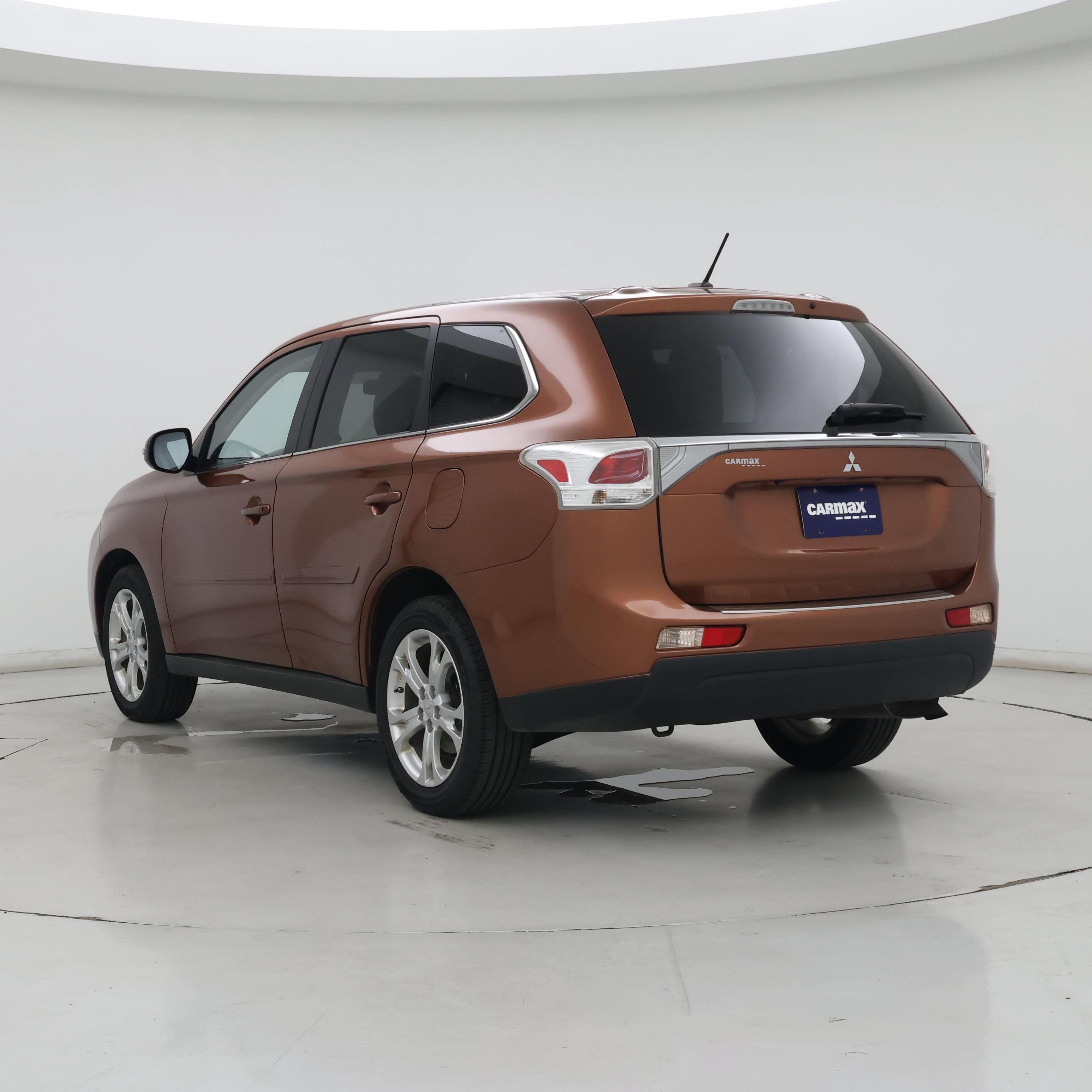 Thumbnail: 2014 Mitsubishi Outlander - 2