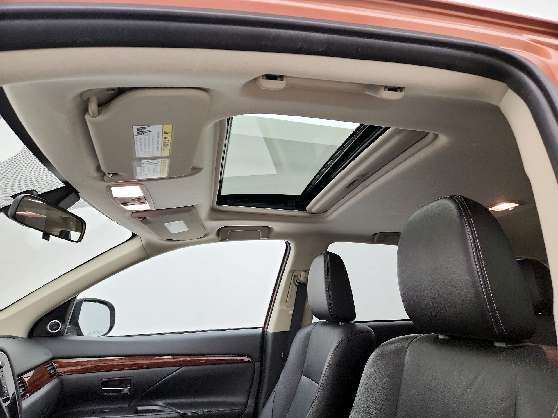 Thumbnail: 2014 Mitsubishi Outlander - 20