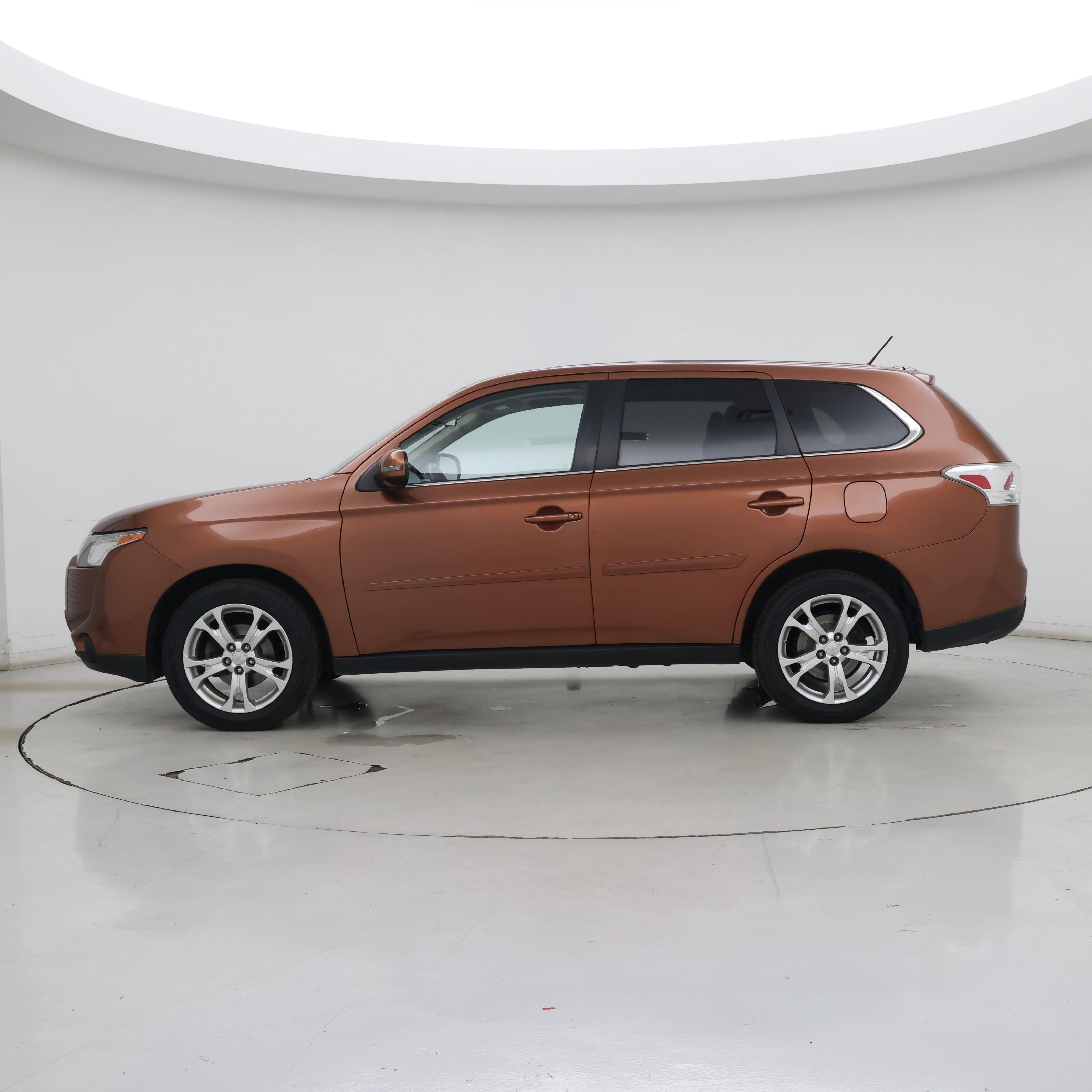 Thumbnail: 2014 Mitsubishi Outlander - 3