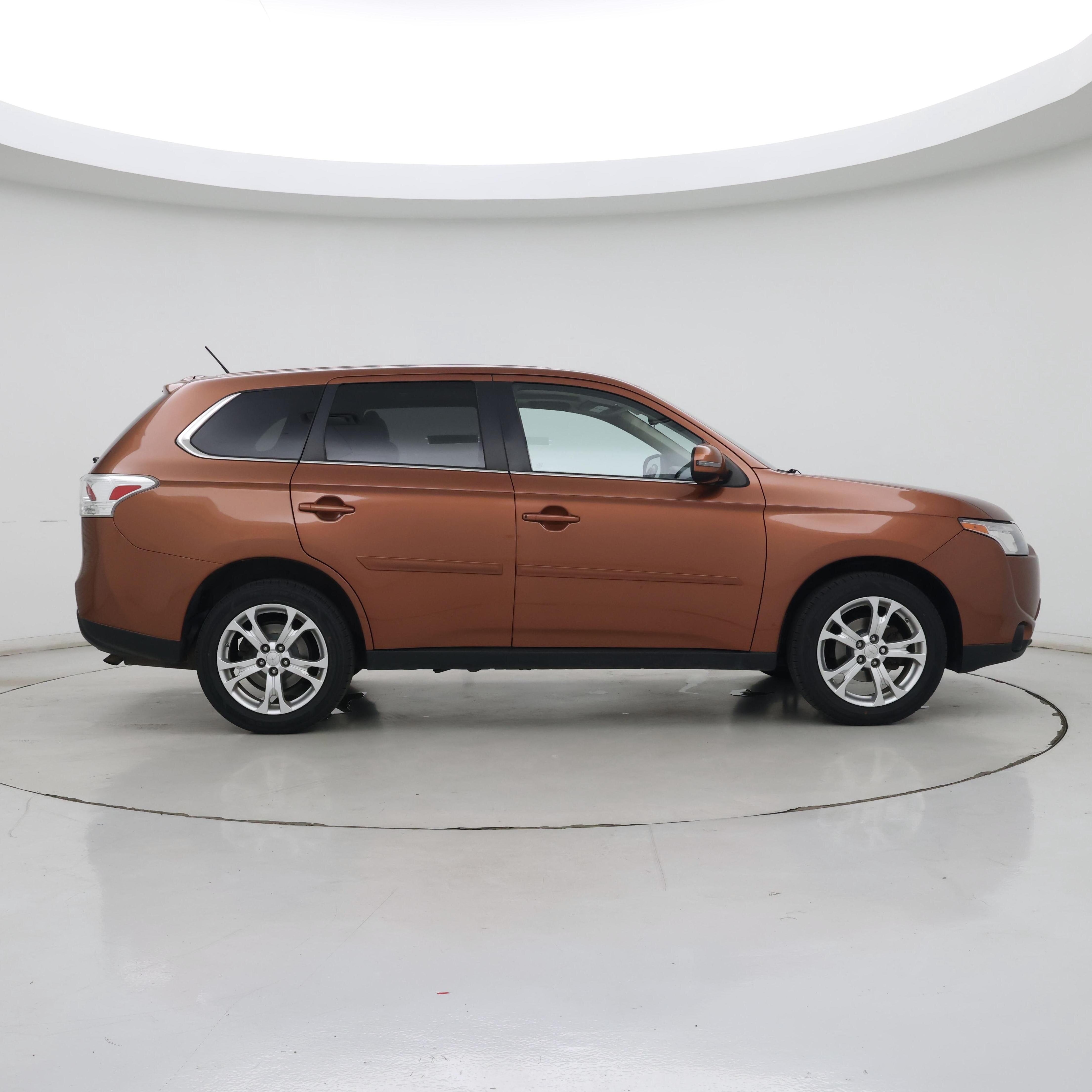 Thumbnail: 2014 Mitsubishi Outlander - 7