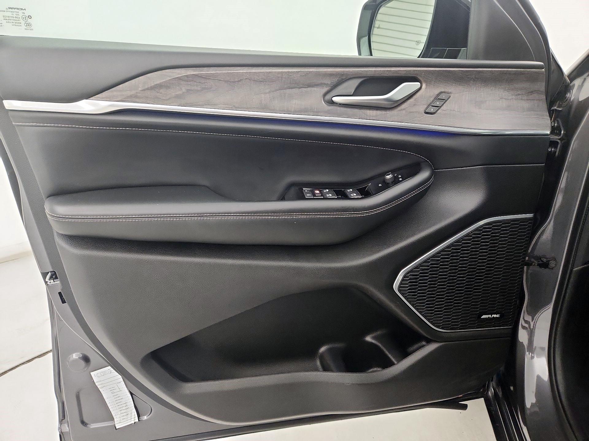 Thumbnail: 2023 Jeep Grand Cherokee L - 12