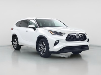 White 2022 Toyota Highlander XLE
