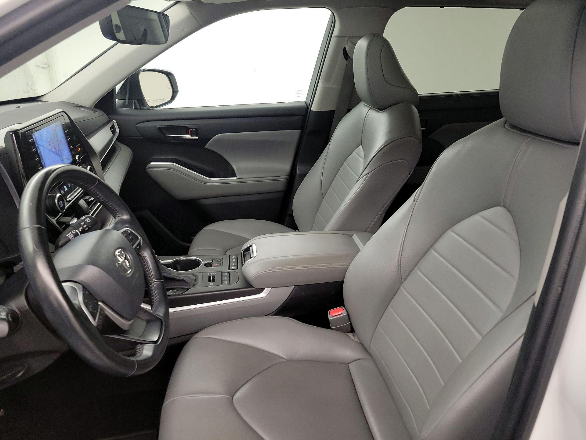 Thumbnail: 2022 Toyota Highlander - 11
