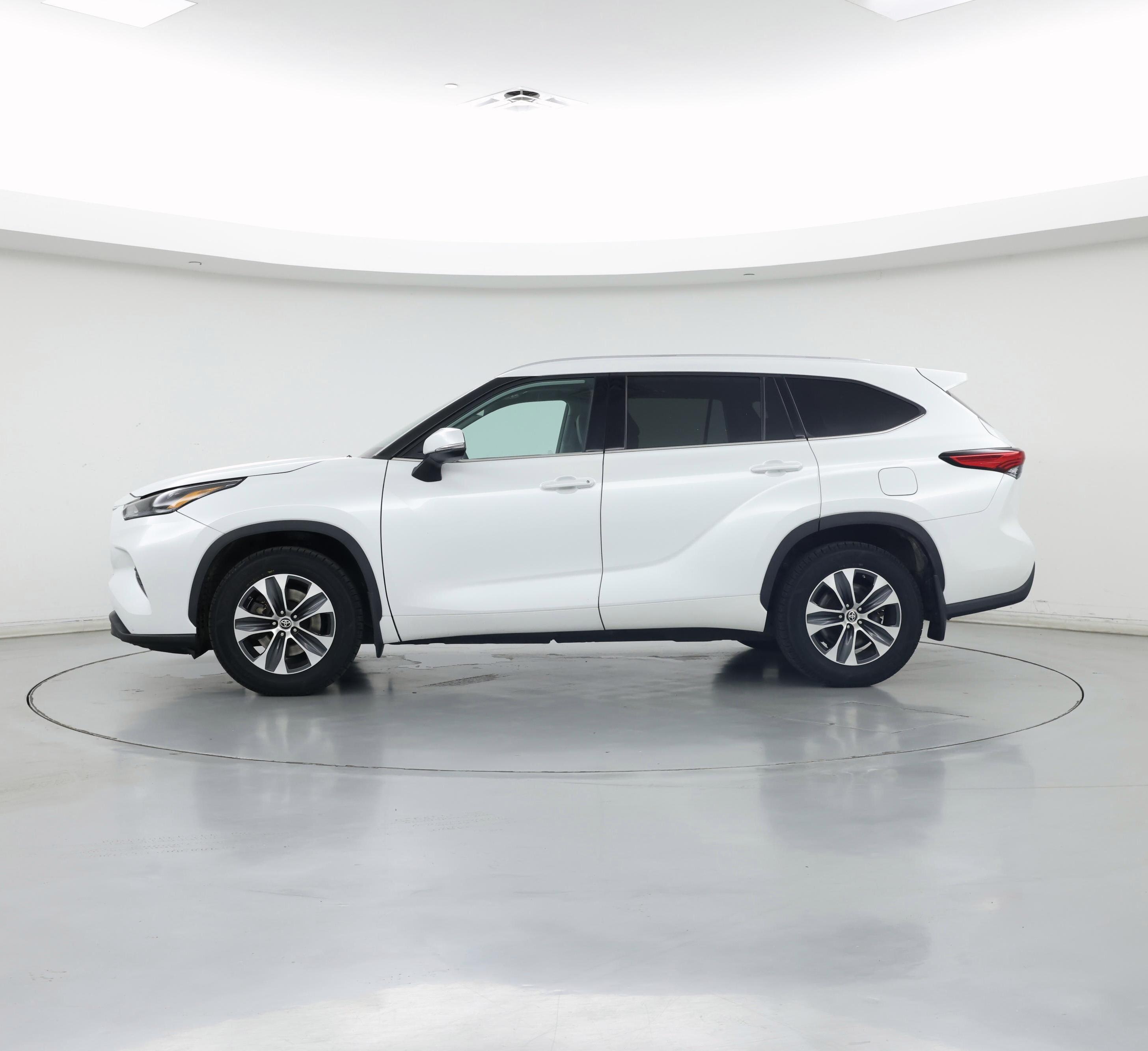 Thumbnail: 2022 Toyota Highlander - 3