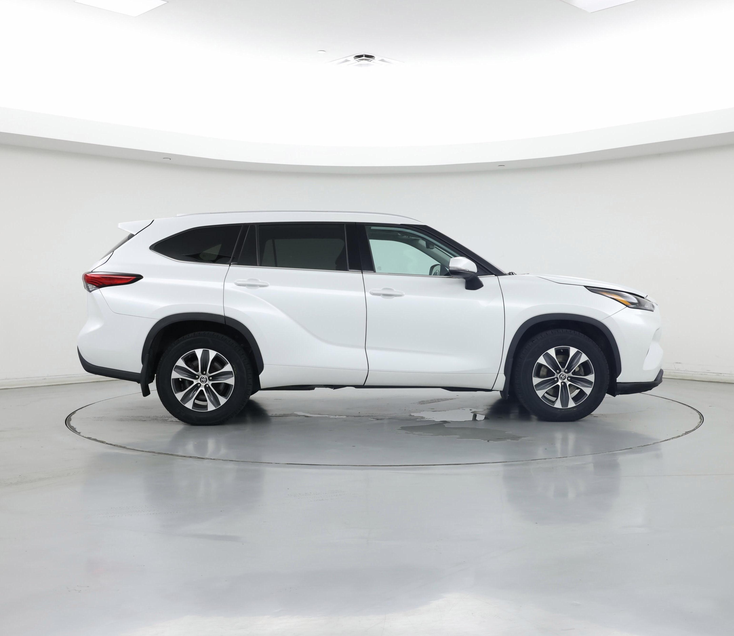 Thumbnail: 2022 Toyota Highlander - 7