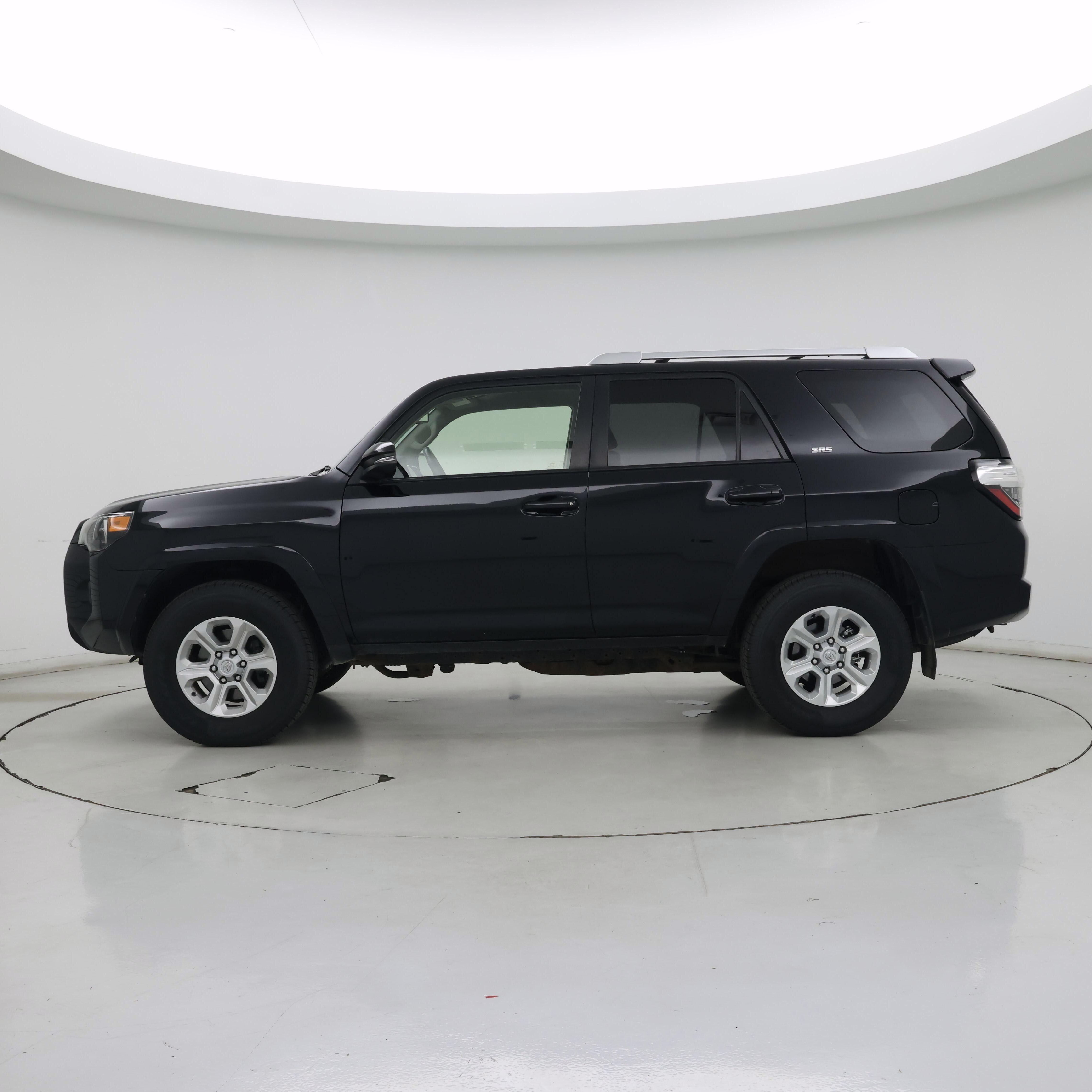 Thumbnail: 2017 Toyota 4Runner - 3