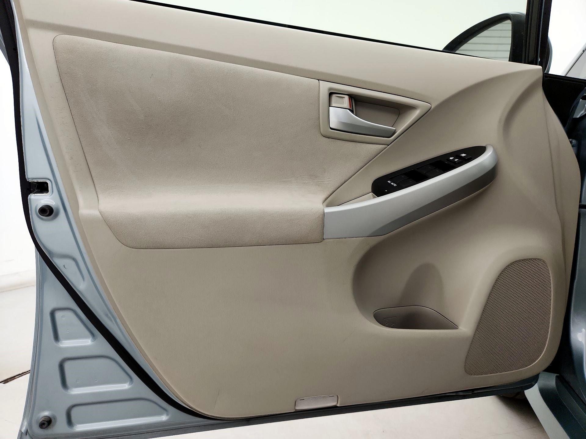 Thumbnail: 2014 Toyota Prius - 12