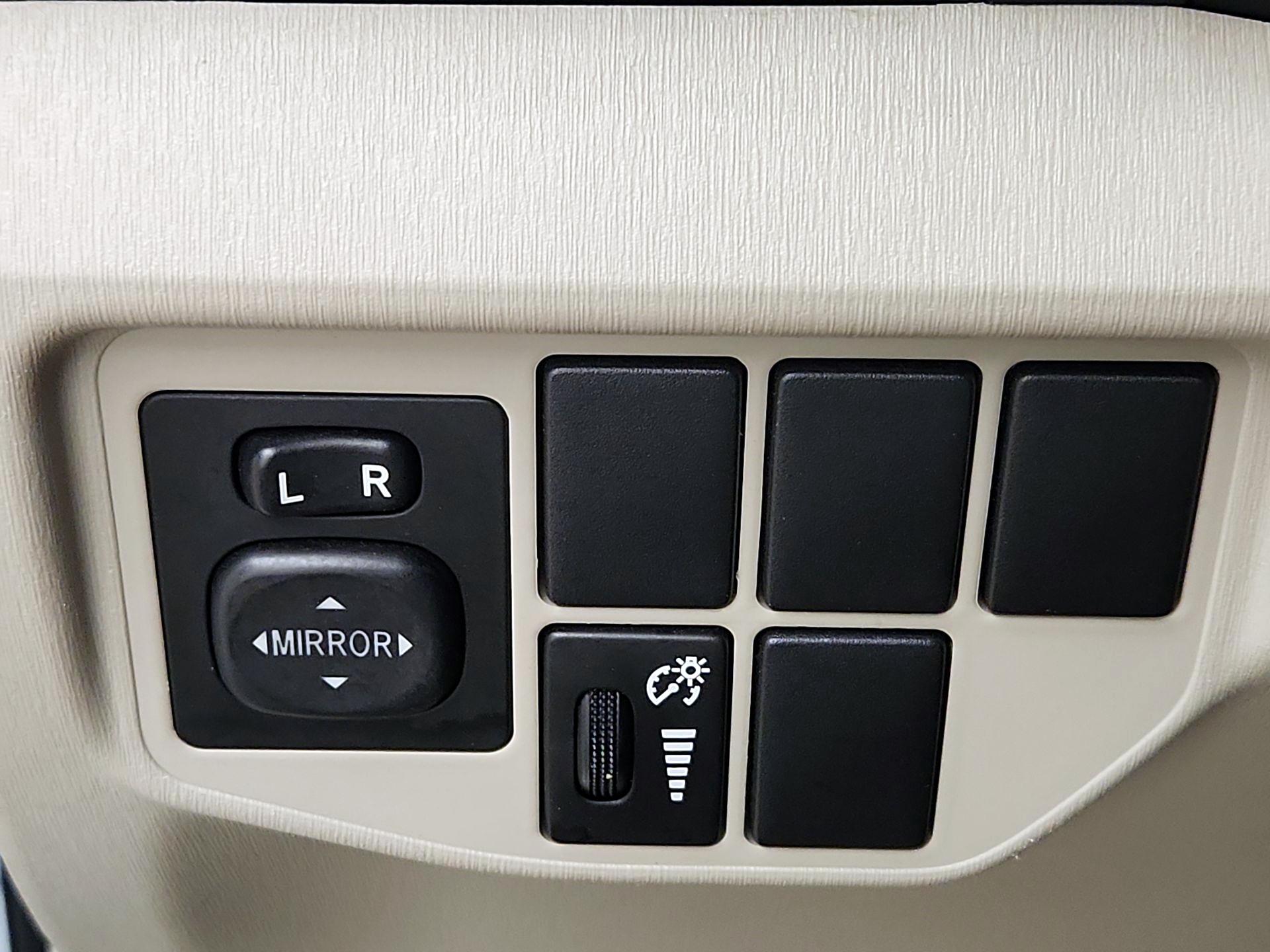 Thumbnail: 2014 Toyota Prius - 13