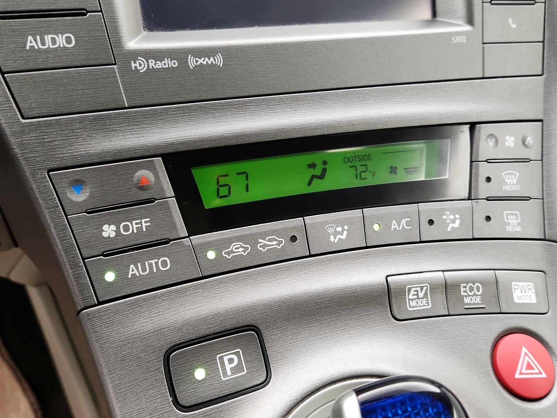 Thumbnail: 2014 Toyota Prius - 16
