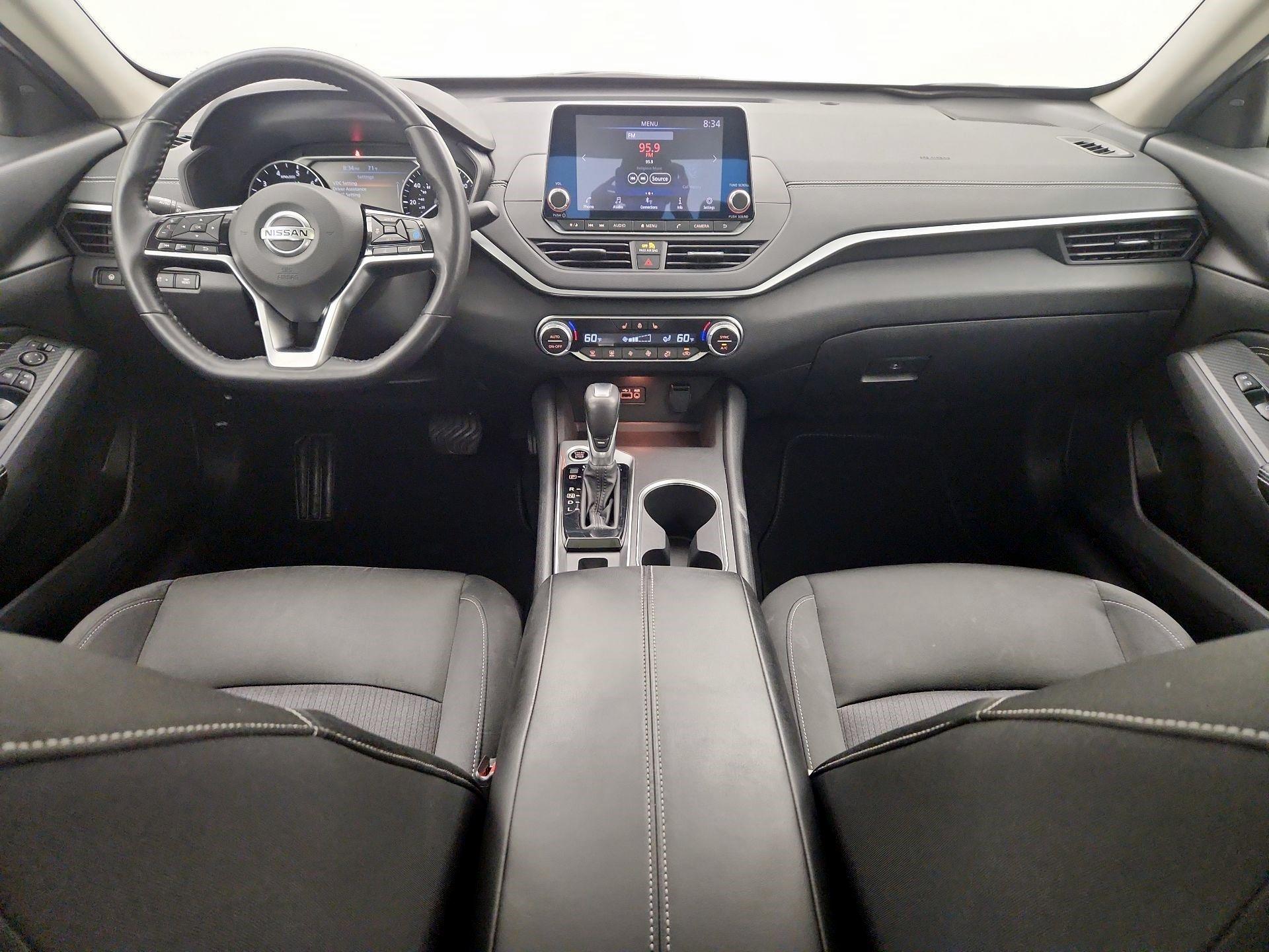 Thumbnail: 2019 Nissan Altima - 9