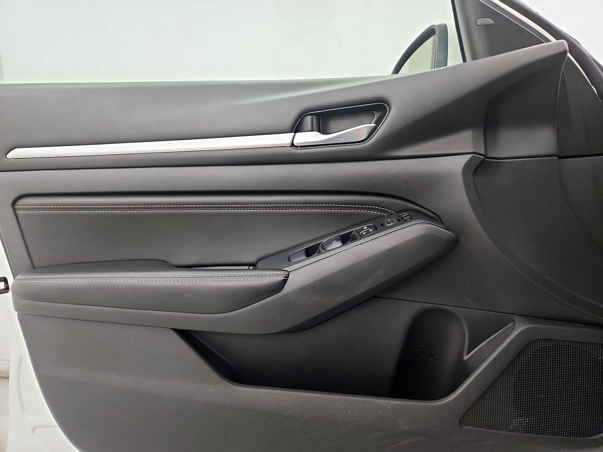 Thumbnail: 2019 Nissan Altima - 12