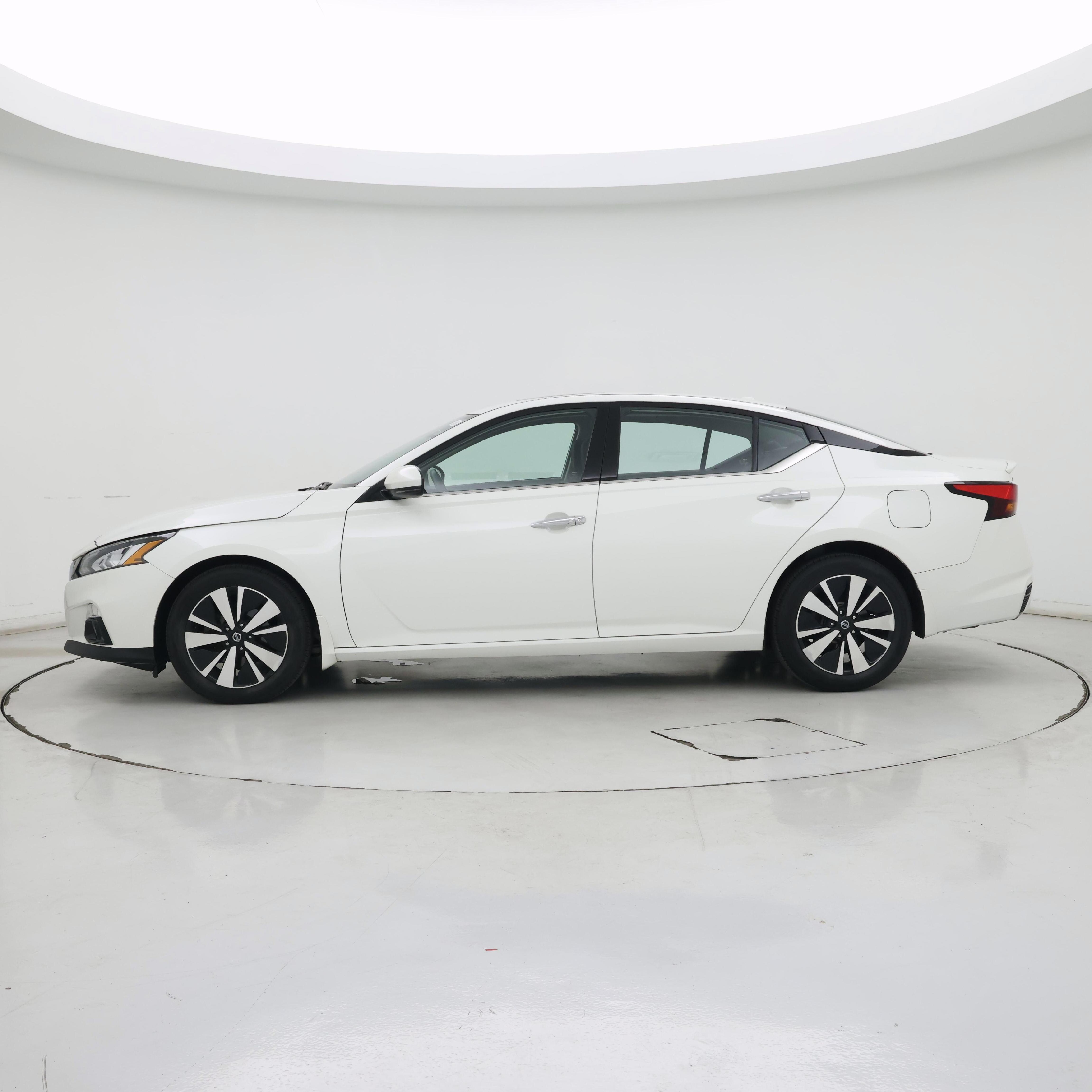 Thumbnail: 2019 Nissan Altima - 3