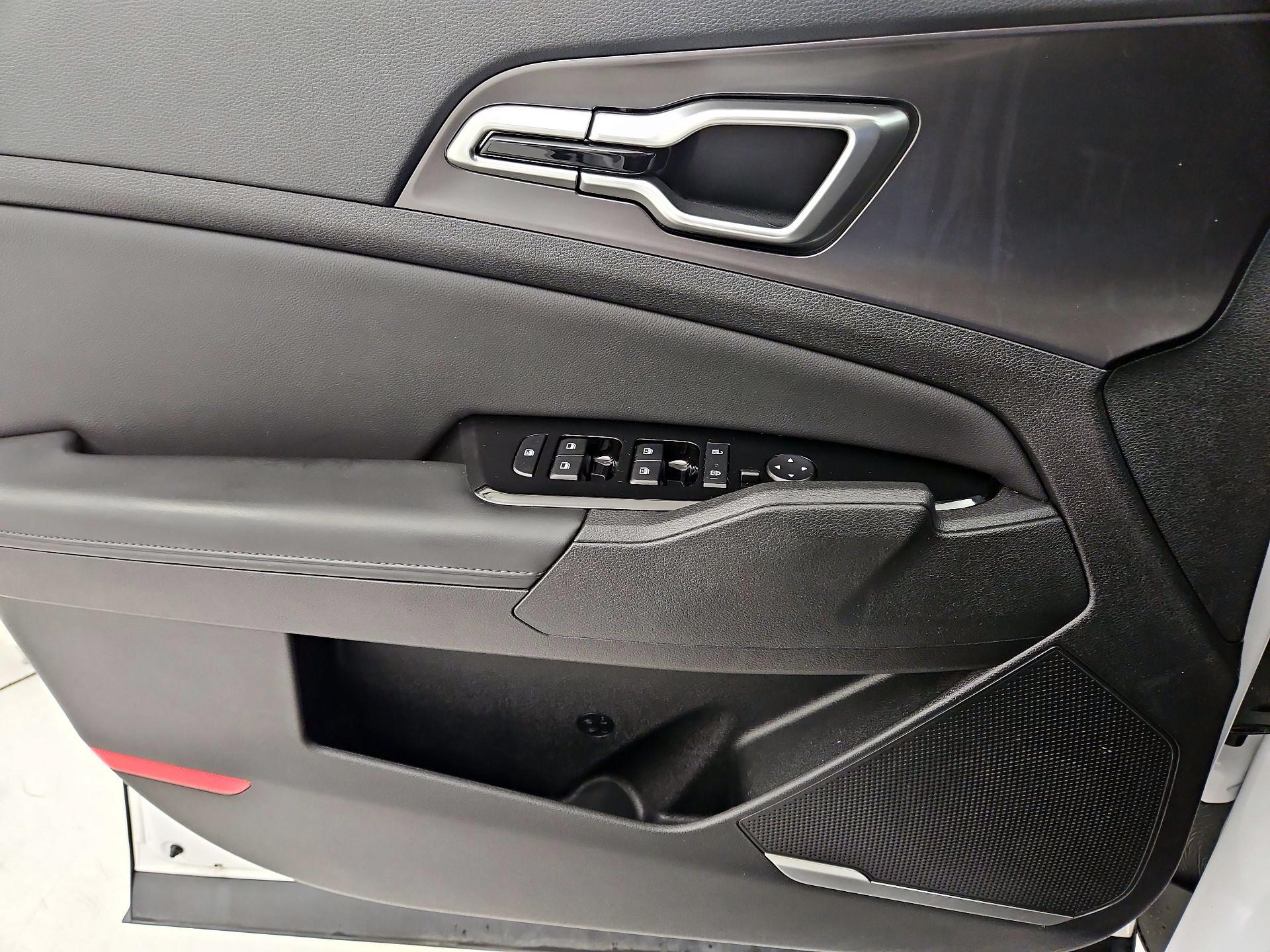 Thumbnail: 2023 Kia Sportage - 12