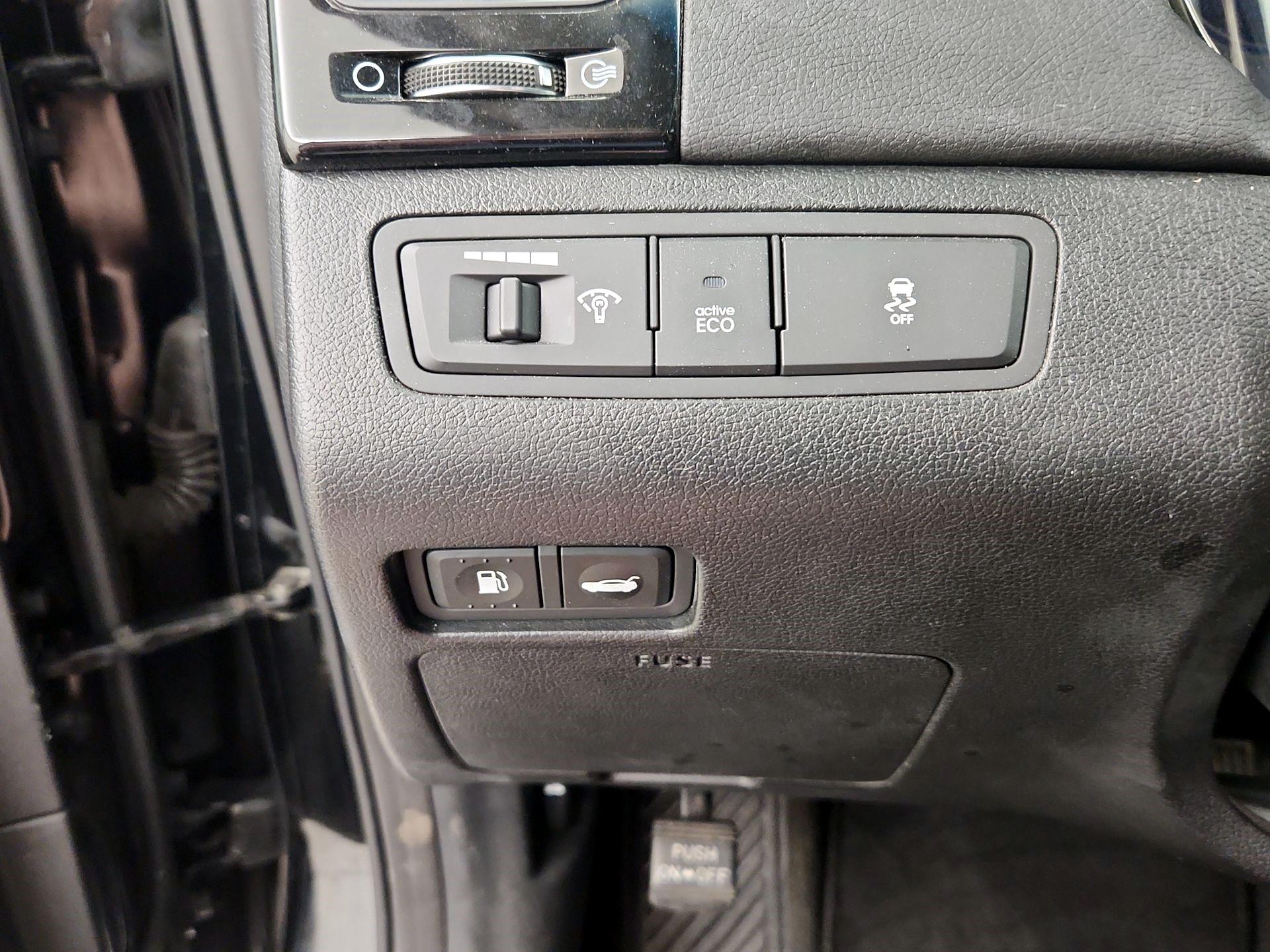 Thumbnail: 2013 Hyundai Sonata - 13