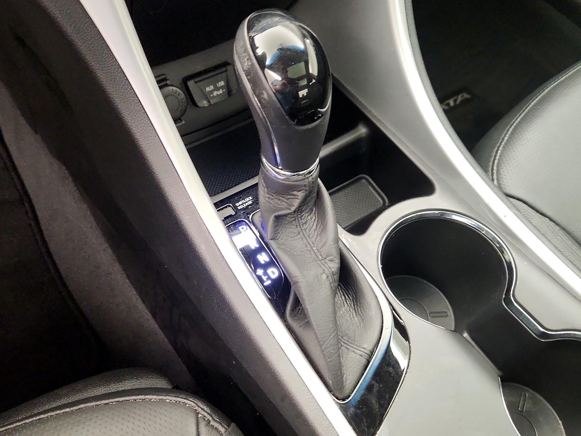 Thumbnail: 2013 Hyundai Sonata - 17
