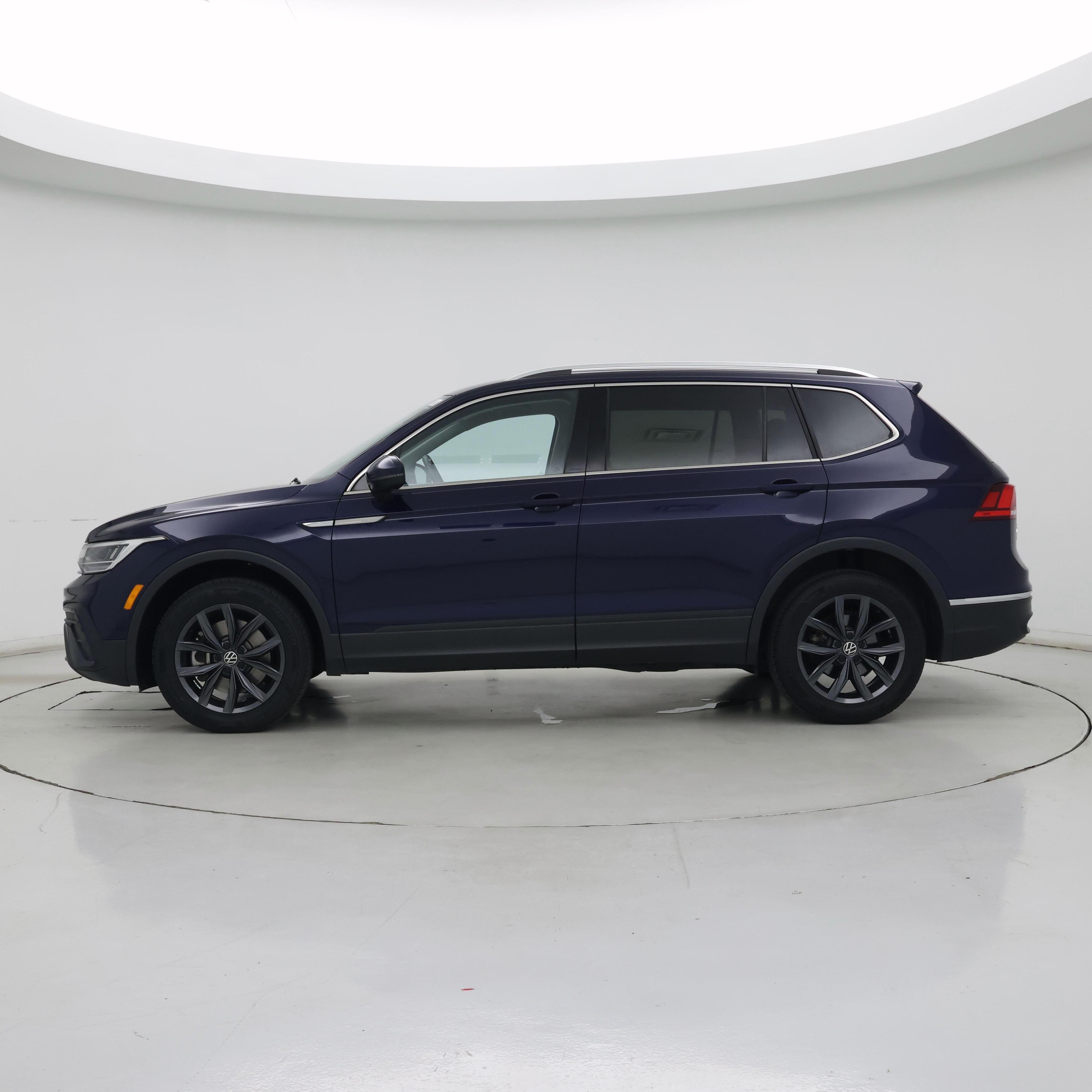 Thumbnail: 2023 Volkswagen Tiguan - 3