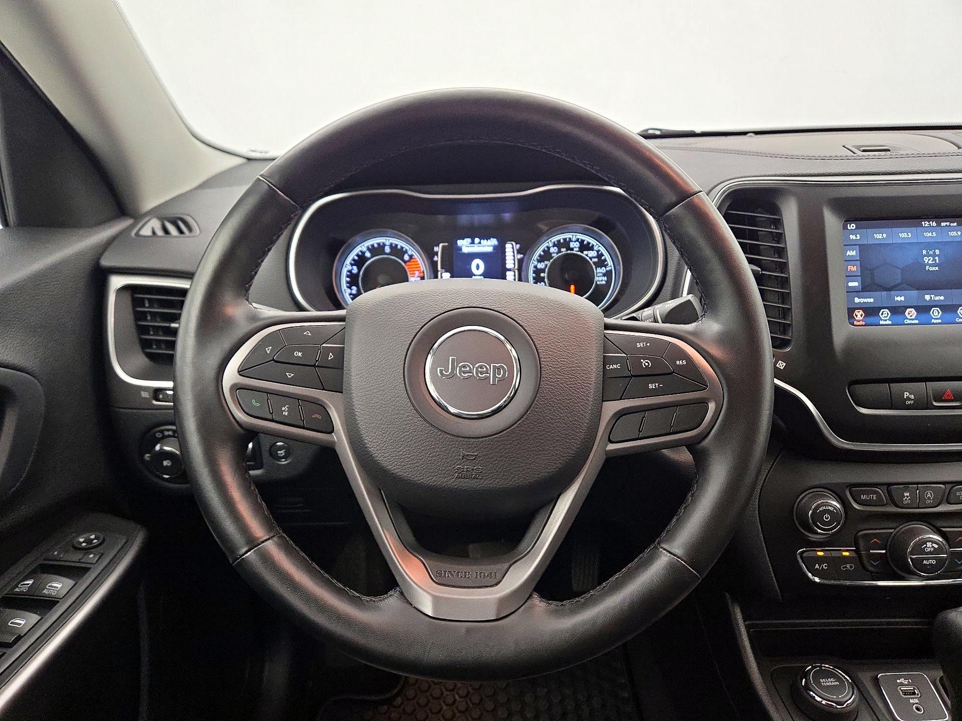 Thumbnail: 2020 Jeep Cherokee - 10