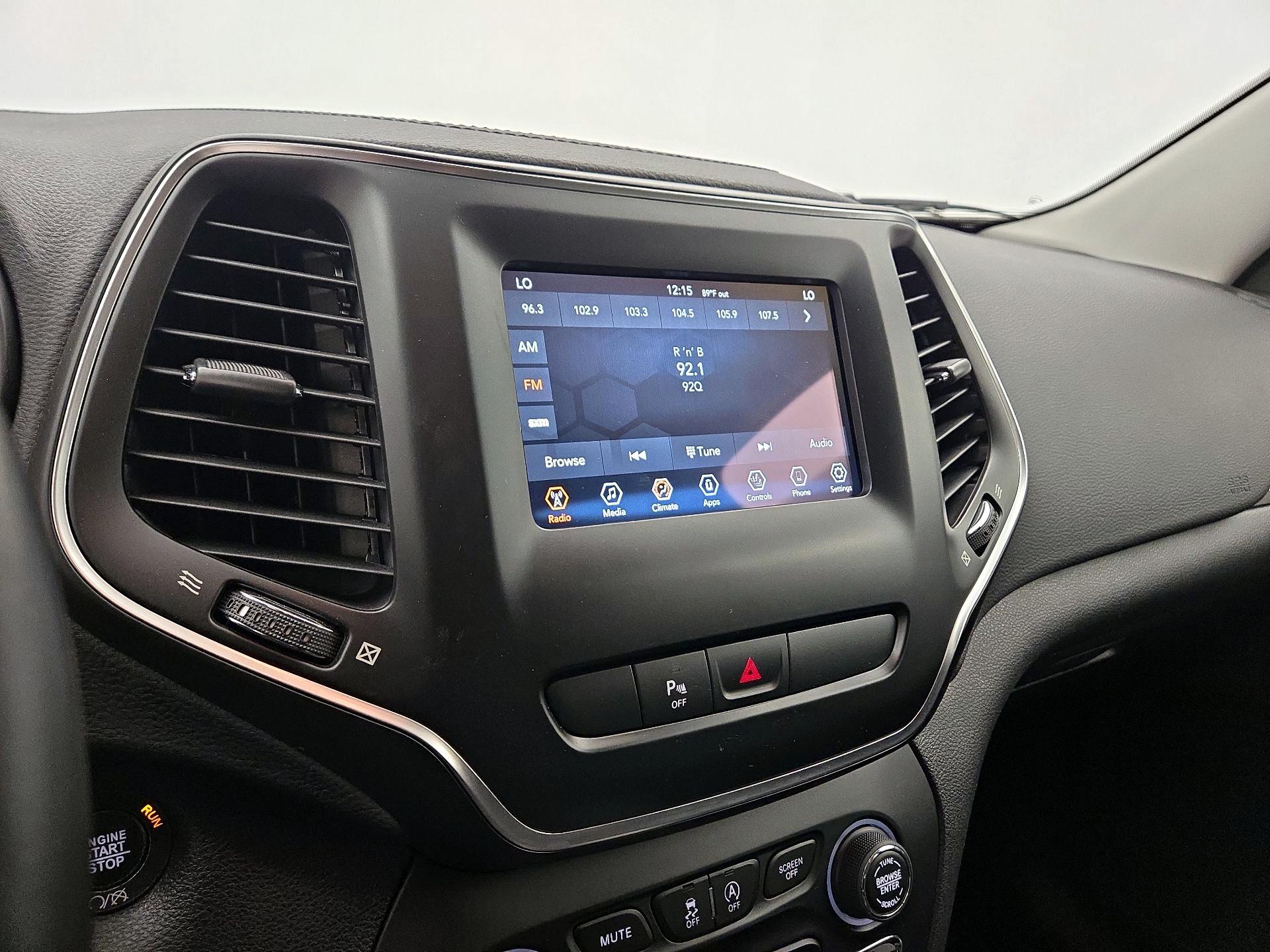 Thumbnail: 2020 Jeep Cherokee - 15