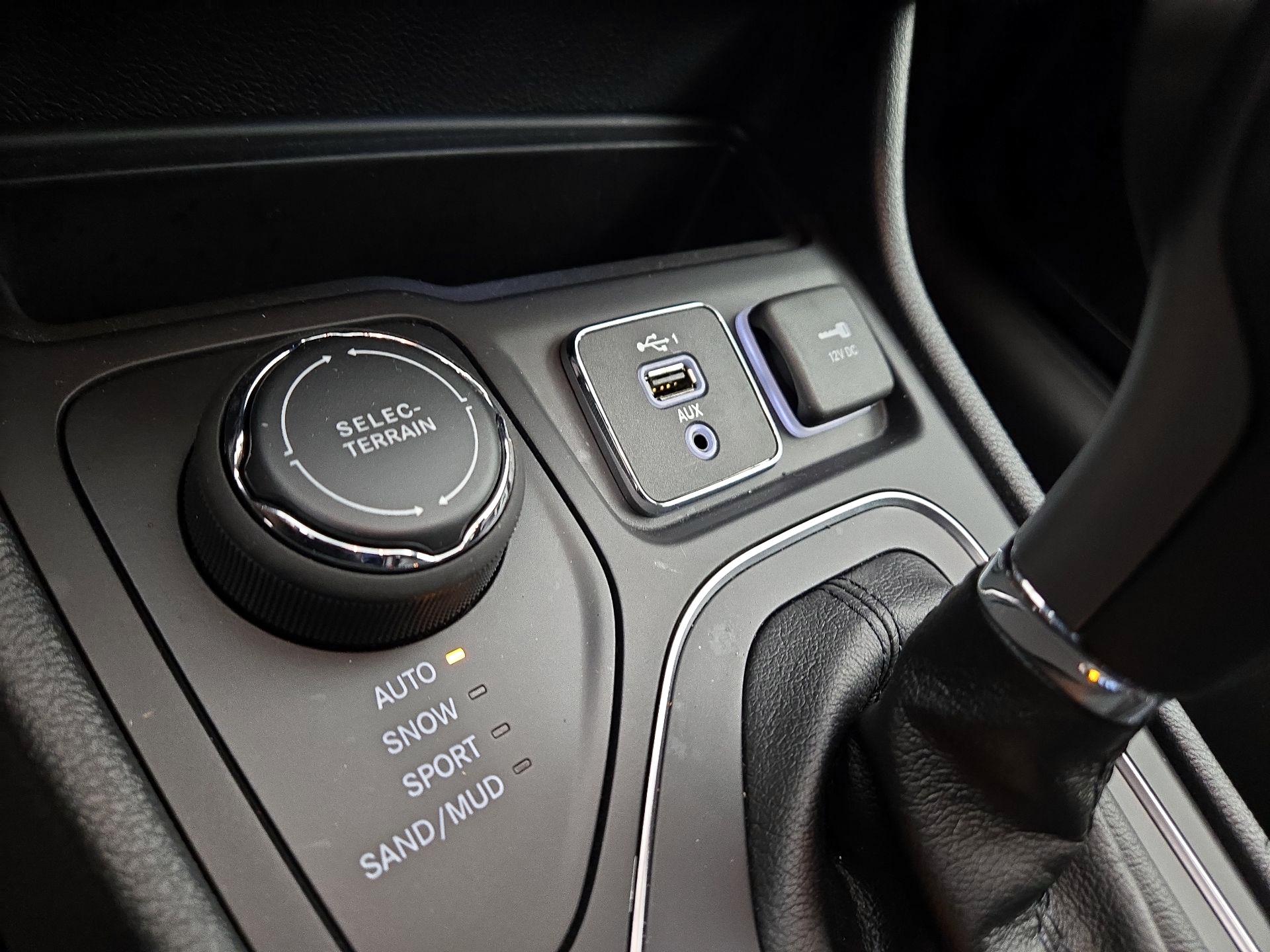 Thumbnail: 2020 Jeep Cherokee - 18
