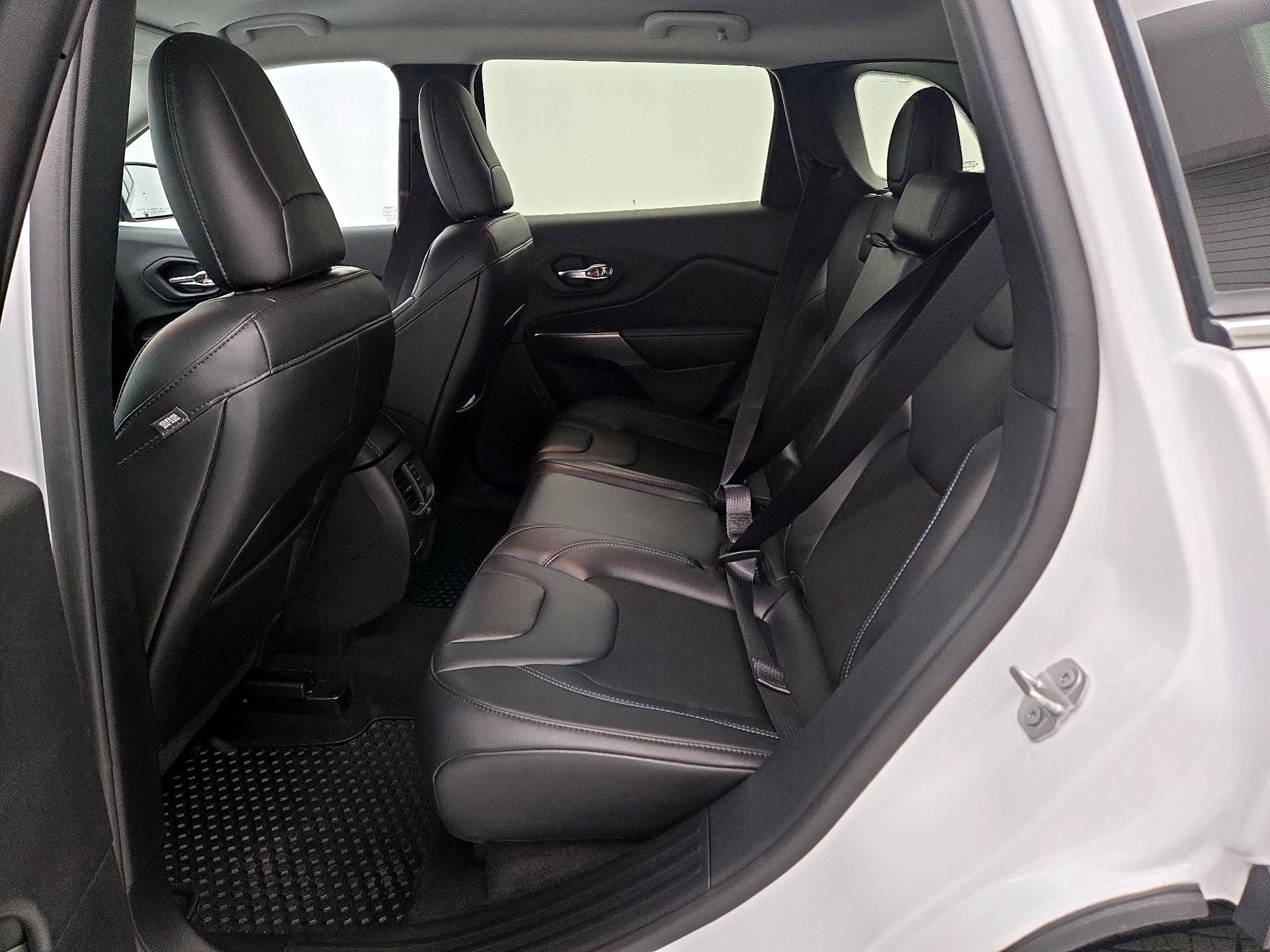 Thumbnail: 2020 Jeep Cherokee - 19