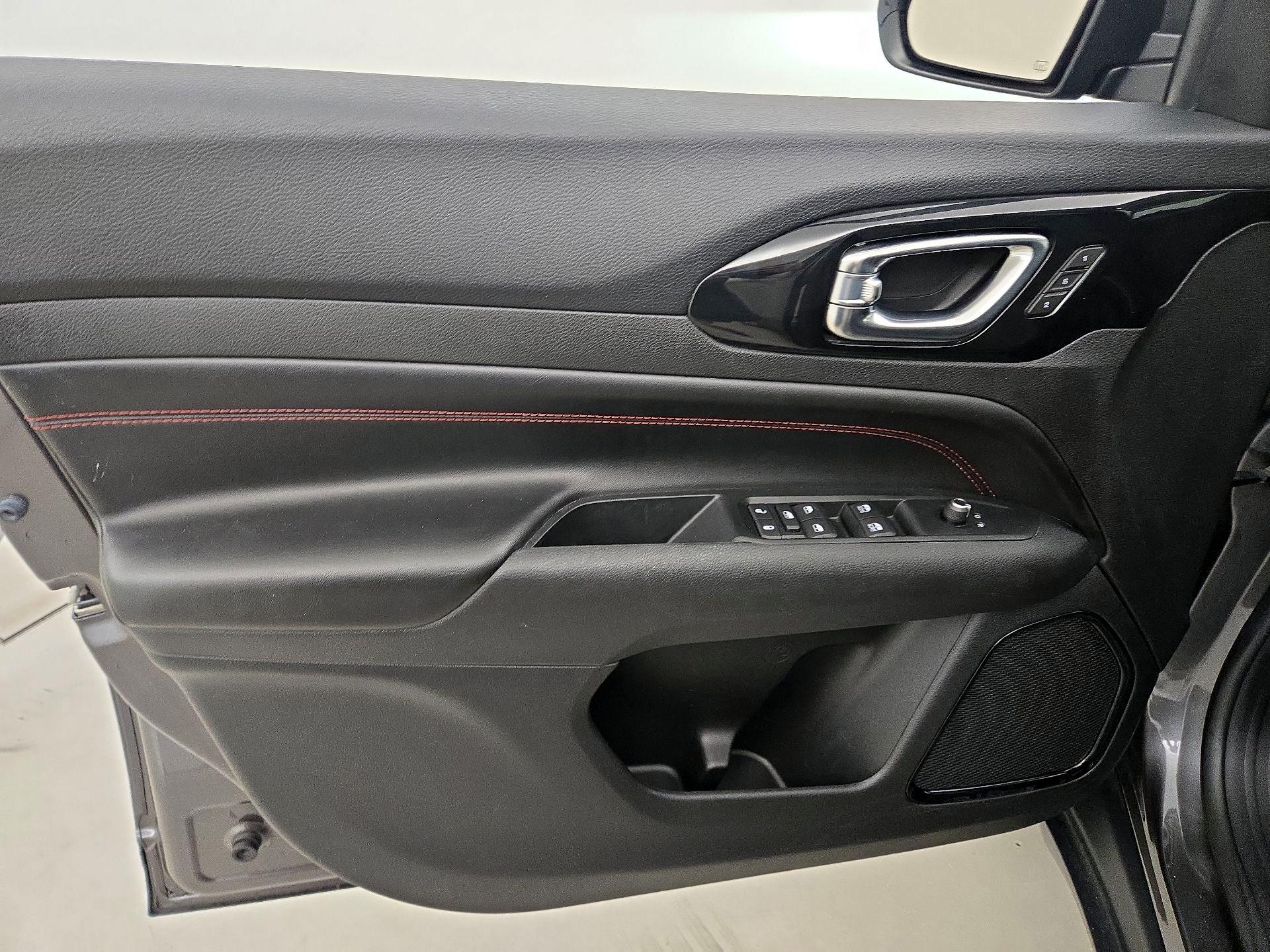 Thumbnail: 2022 Jeep Compass - 12