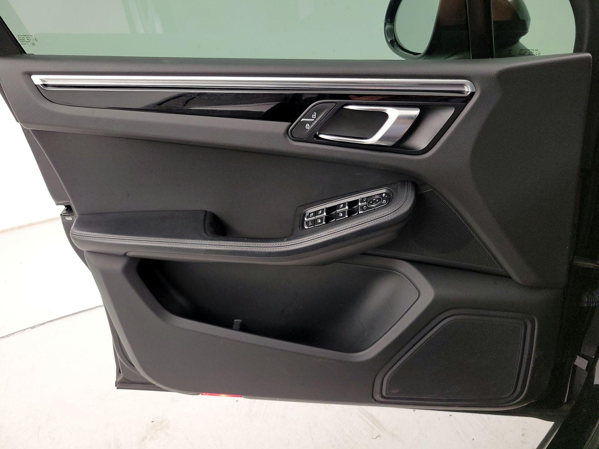 Thumbnail: 2020 Porsche Macan - 12