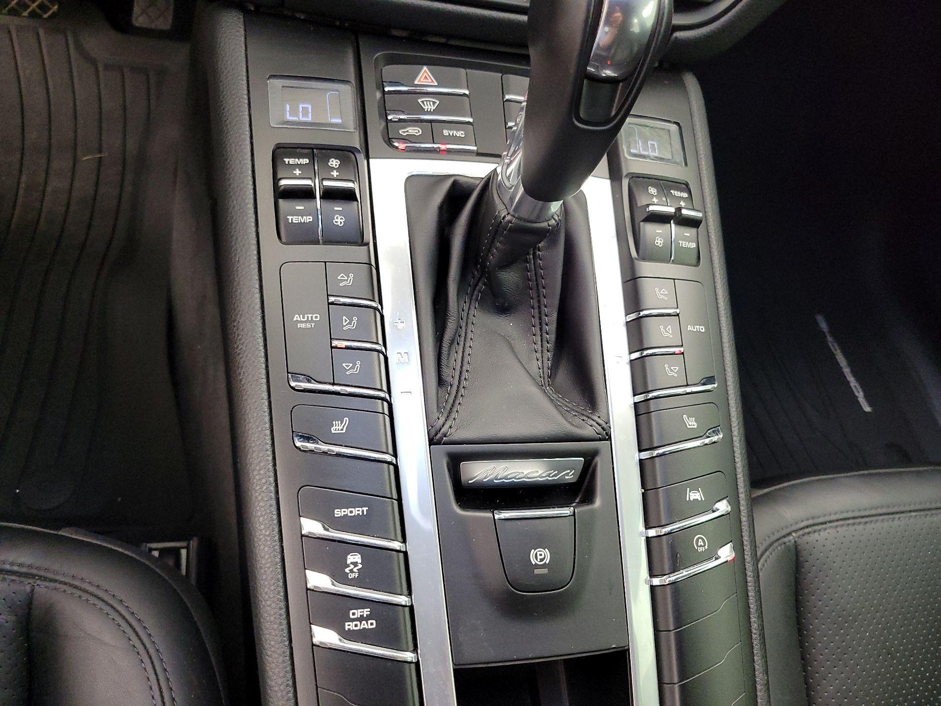 Thumbnail: 2020 Porsche Macan - 17