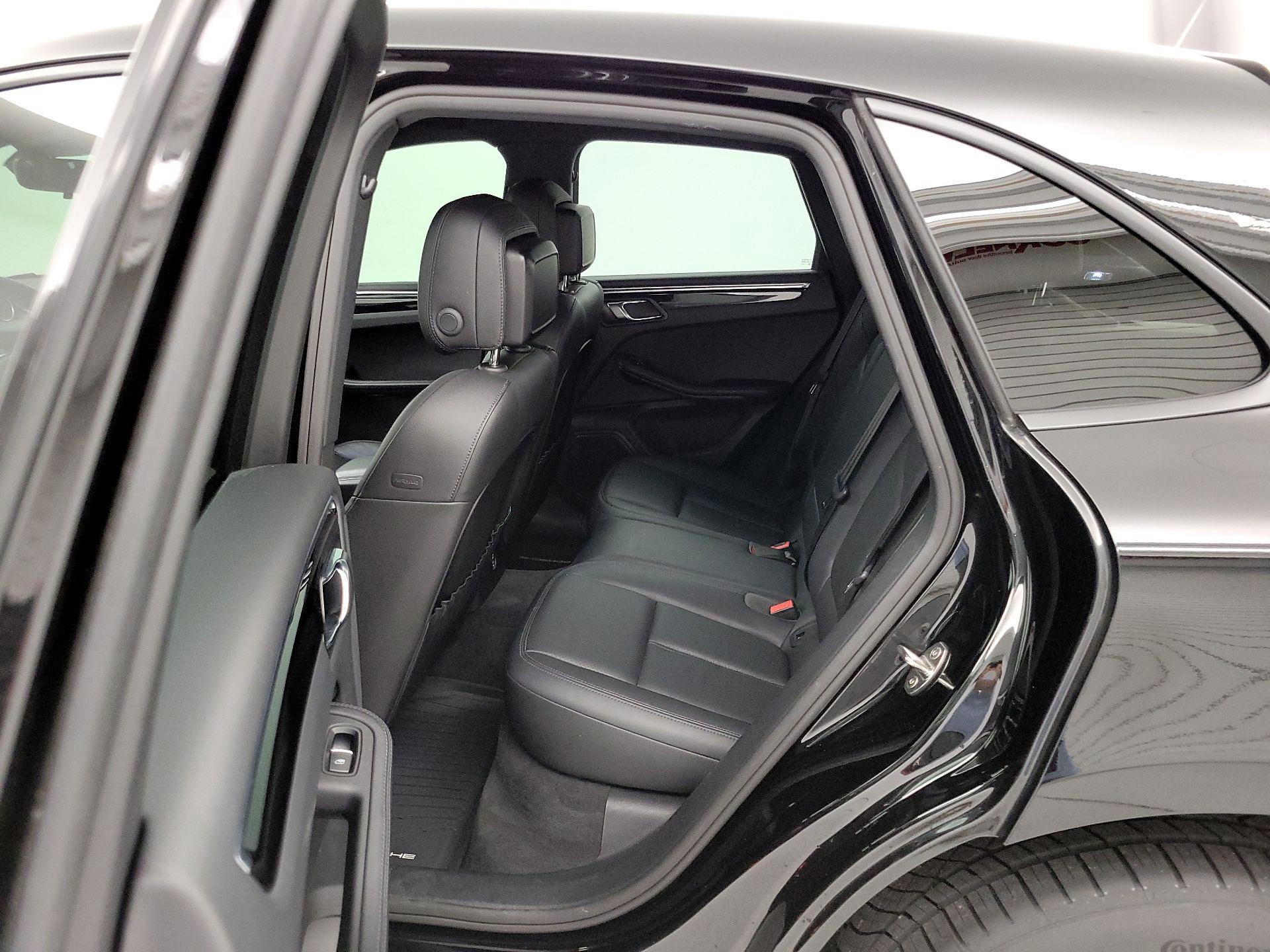 Thumbnail: 2020 Porsche Macan - 20