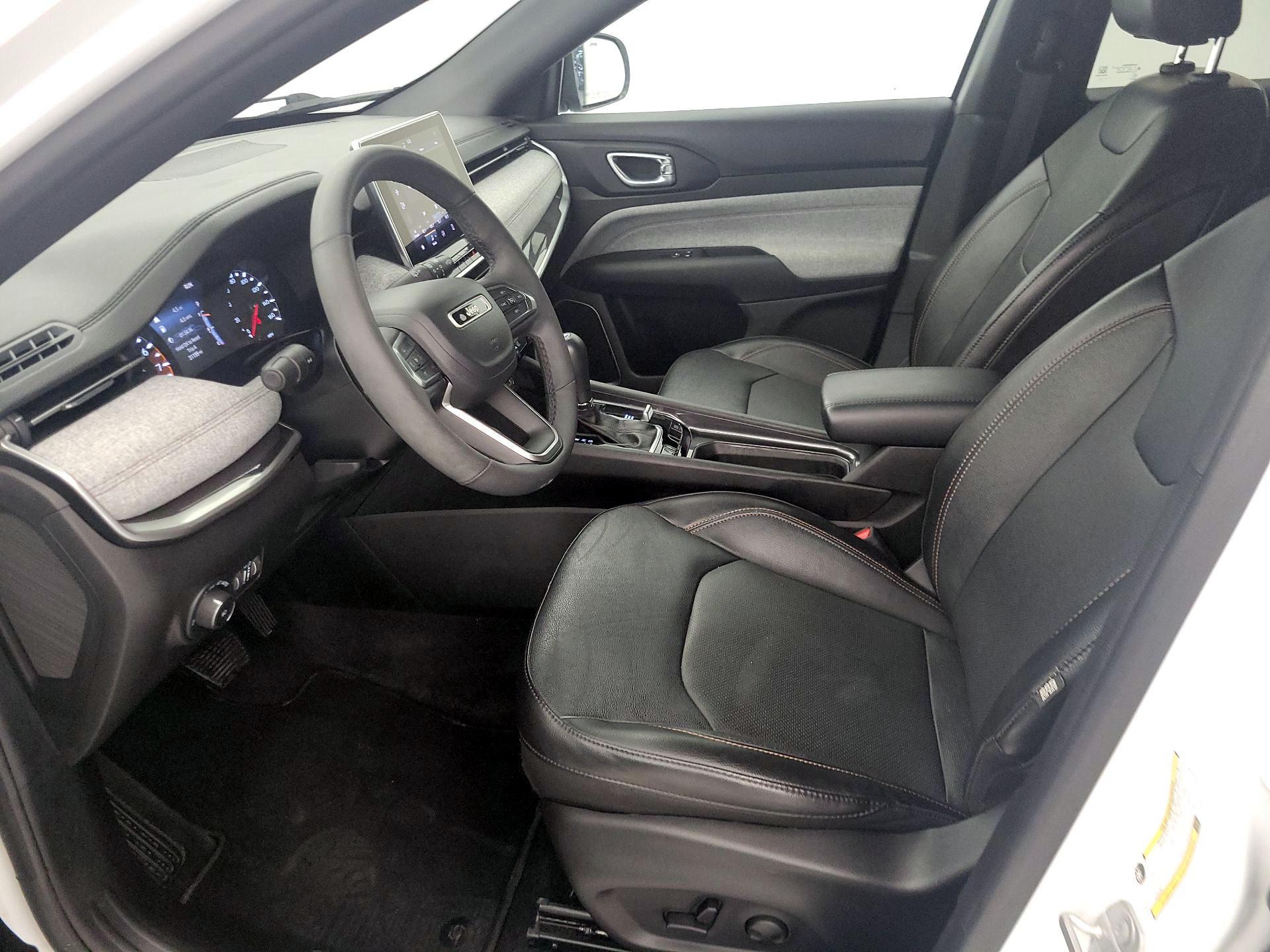 Thumbnail: 2023 Jeep Compass - 11