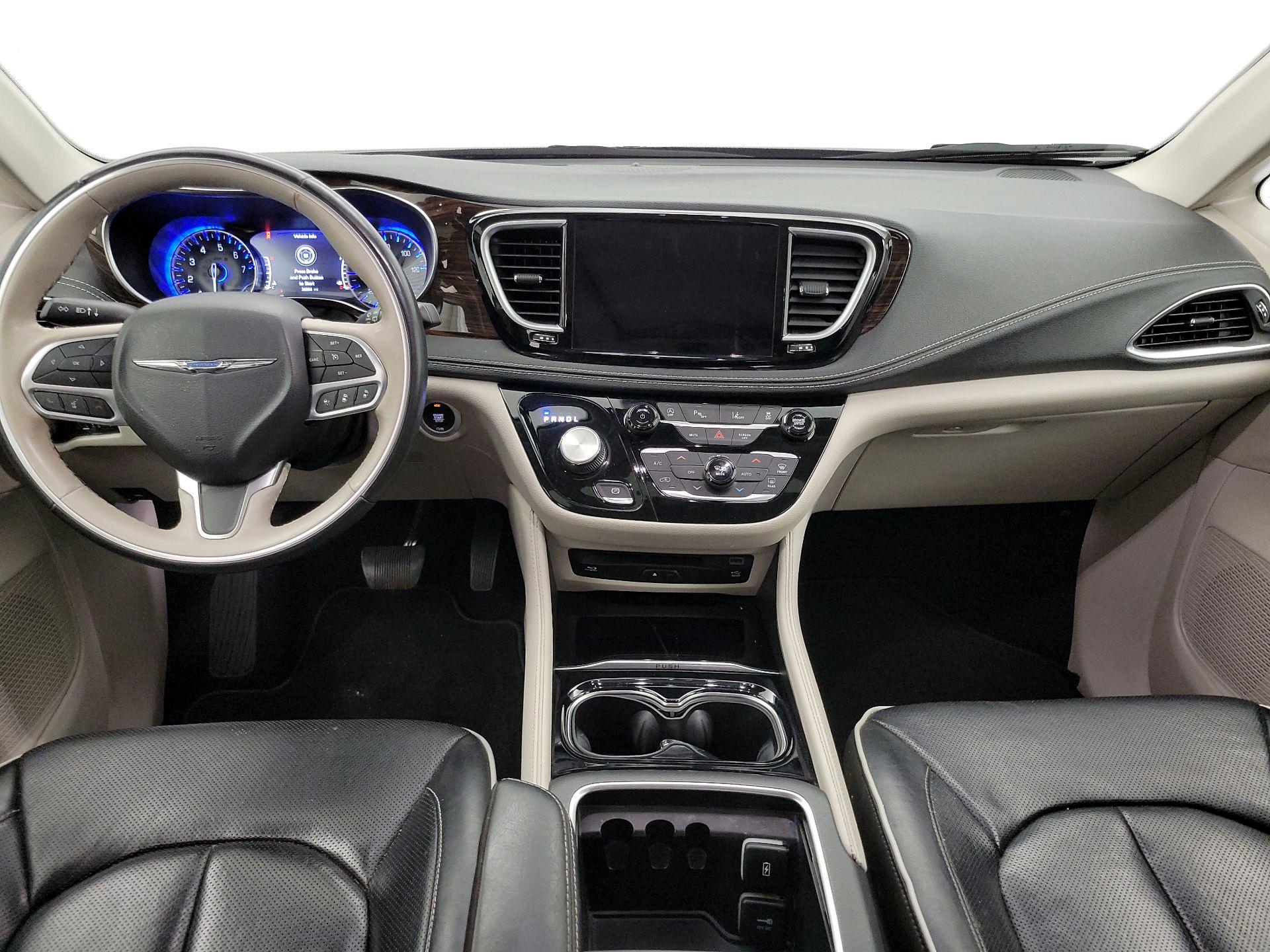 Thumbnail: 2021 Chrysler Pacifica - 9